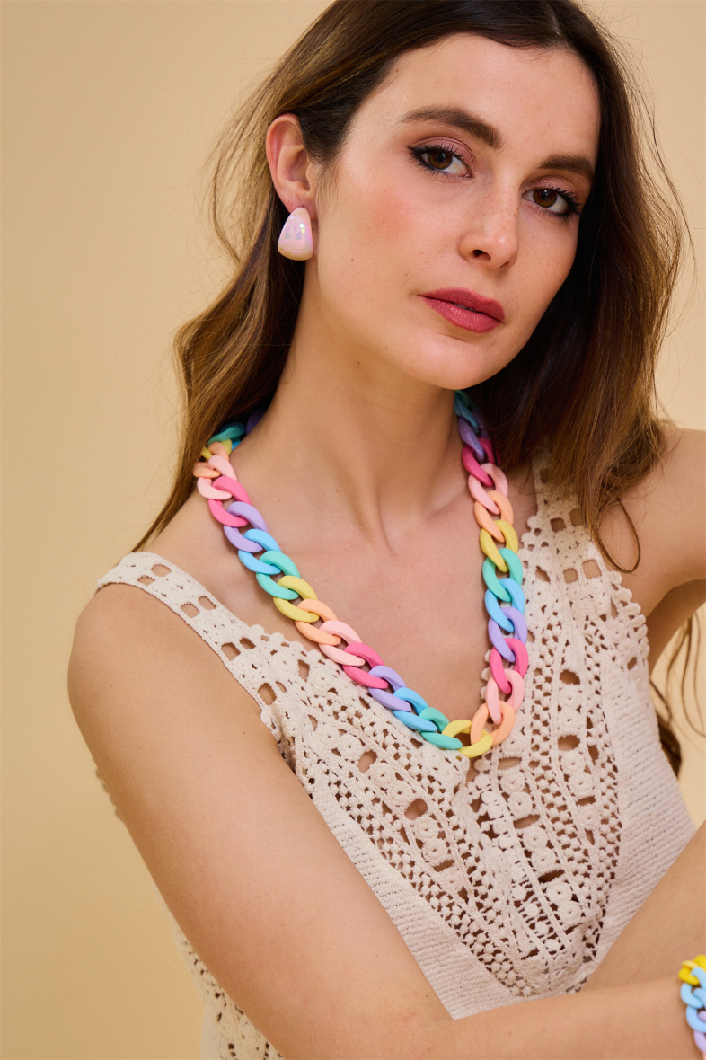 Grossiste Bellissima - Boucle d'oreille goutte 30 mm effet éclat iridescent en acier inoxydable