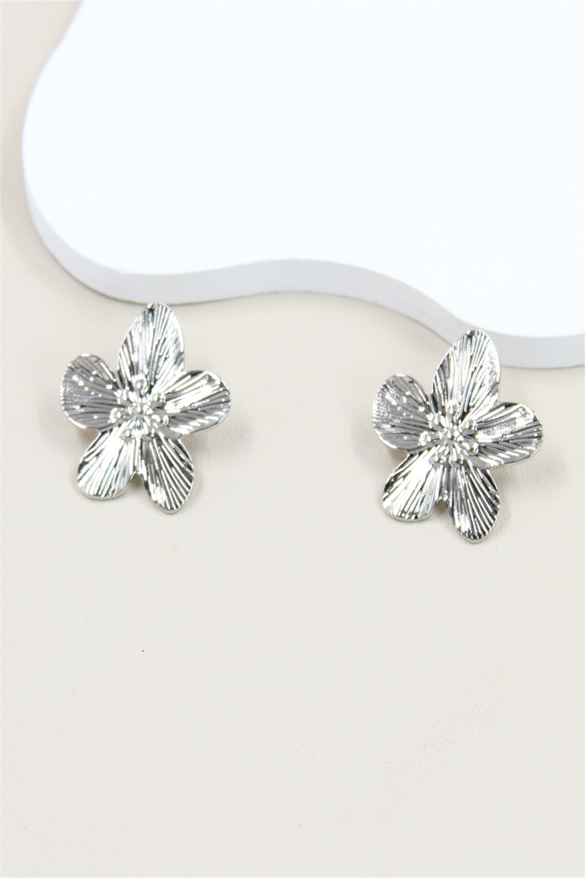 Wholesaler Bellissima - Stainless steel flower design earring