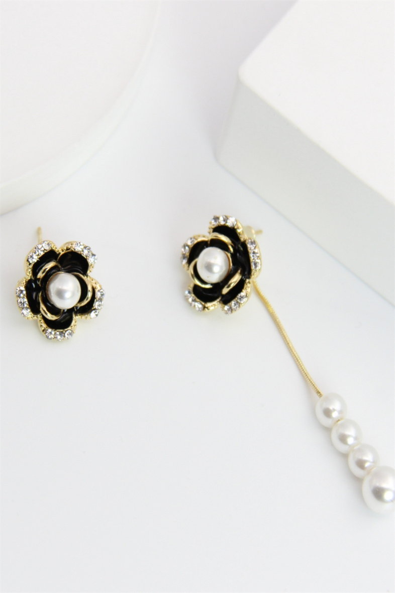 Großhändler Bellissima - Asymmetrischer Blumenohrring, verziert mit hypoallergener Perle