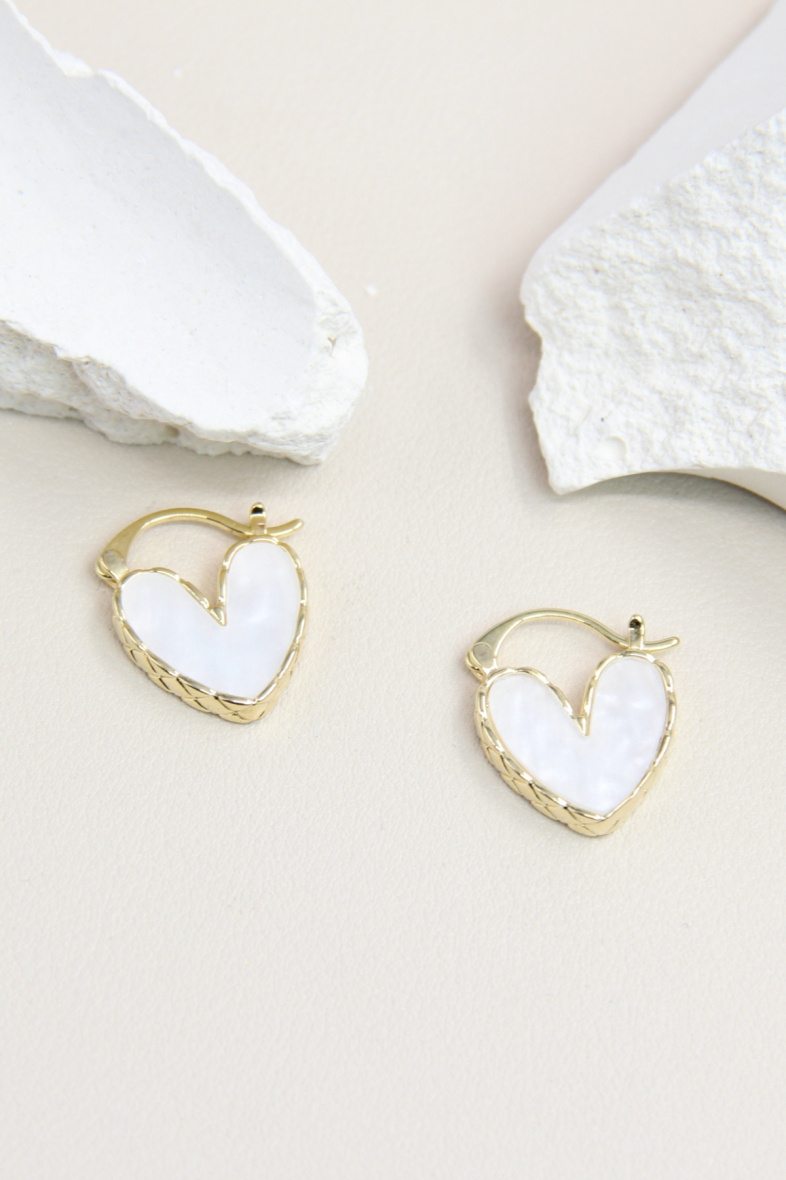 Mayorista Bellissima - Pendientes de corazón esmaltados en plata 925 - Elegancia atemporal