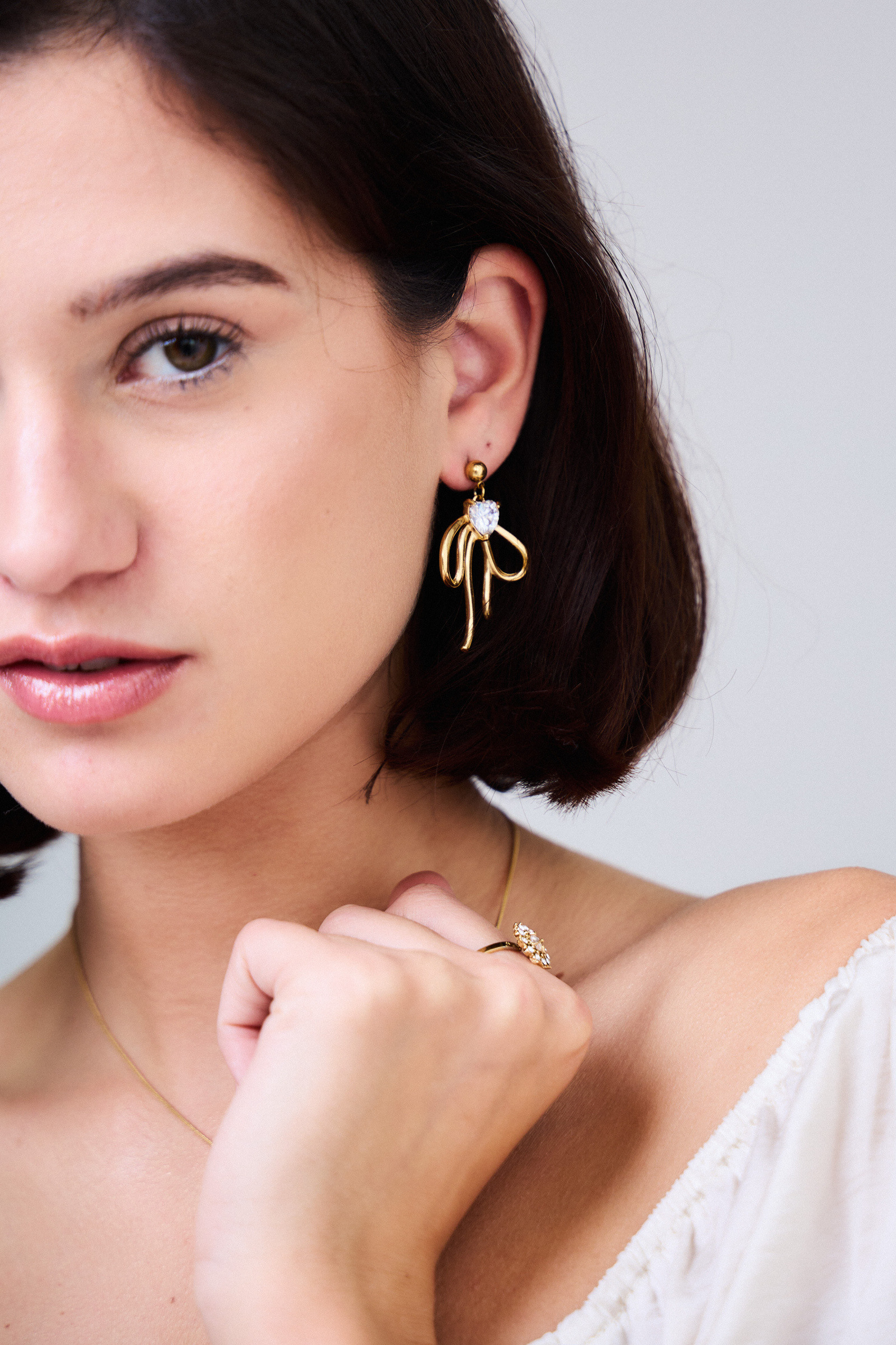 Grossiste Bellissima - Boucles d’oreilles nœud de papillon en acier inoxydable ornées de strass