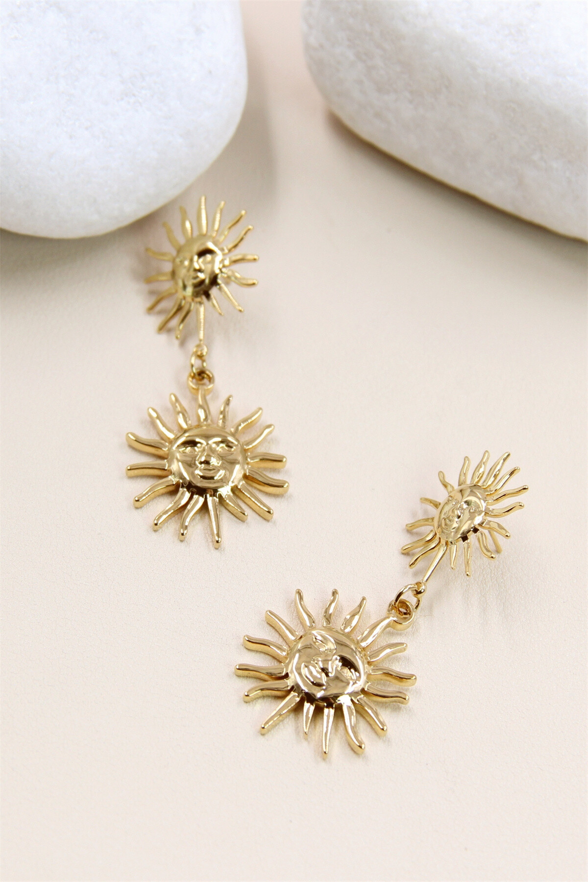 Grossiste Bellissima - Boucles d'Oreilles Soleil en Acier Inoxydable - Éclat et Sophistication