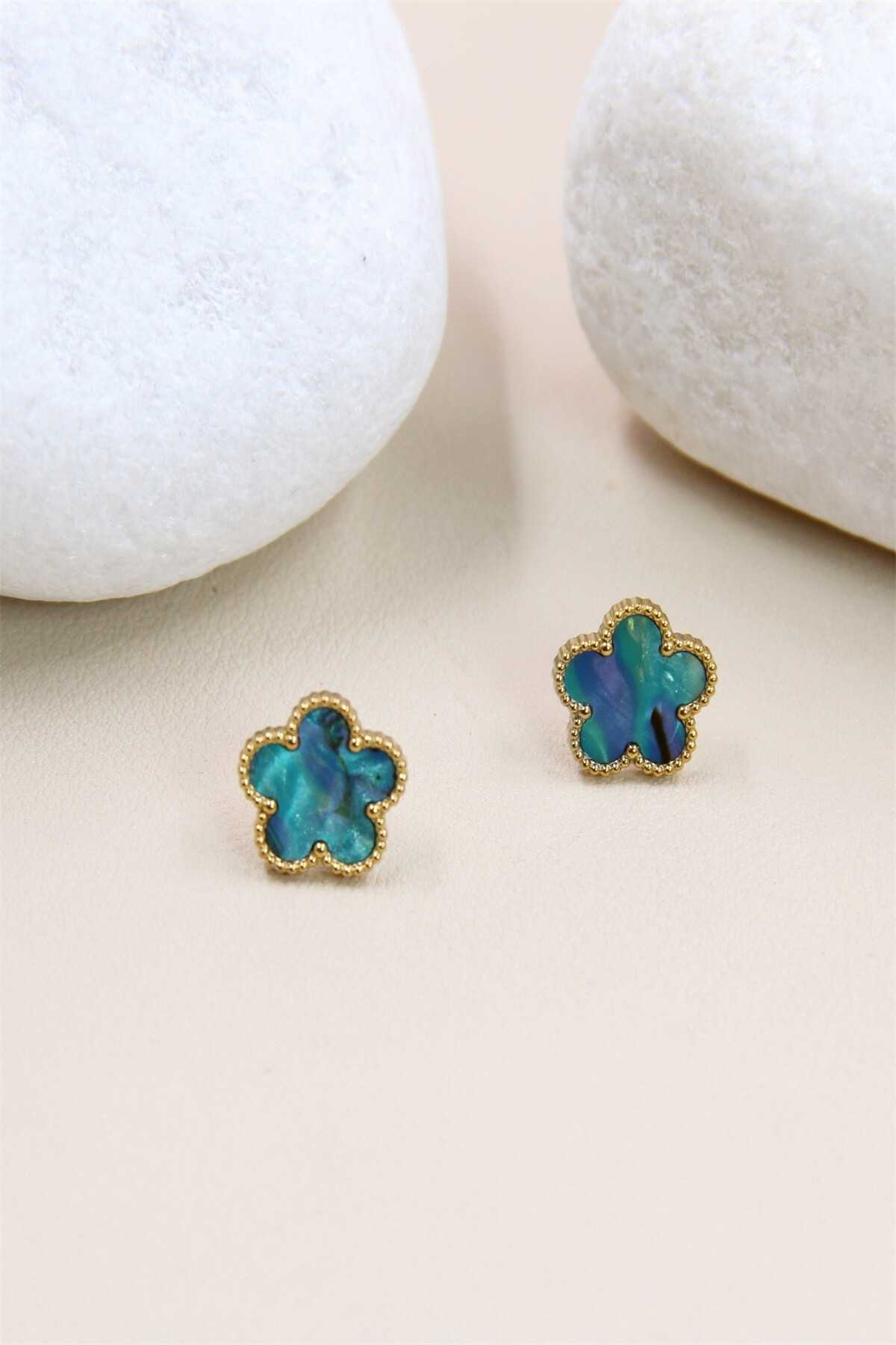 Grossiste Bellissima - Boucles d'Oreilles Trèfle en Nacre et Acier Inoxydable - Élégance et Raffinement