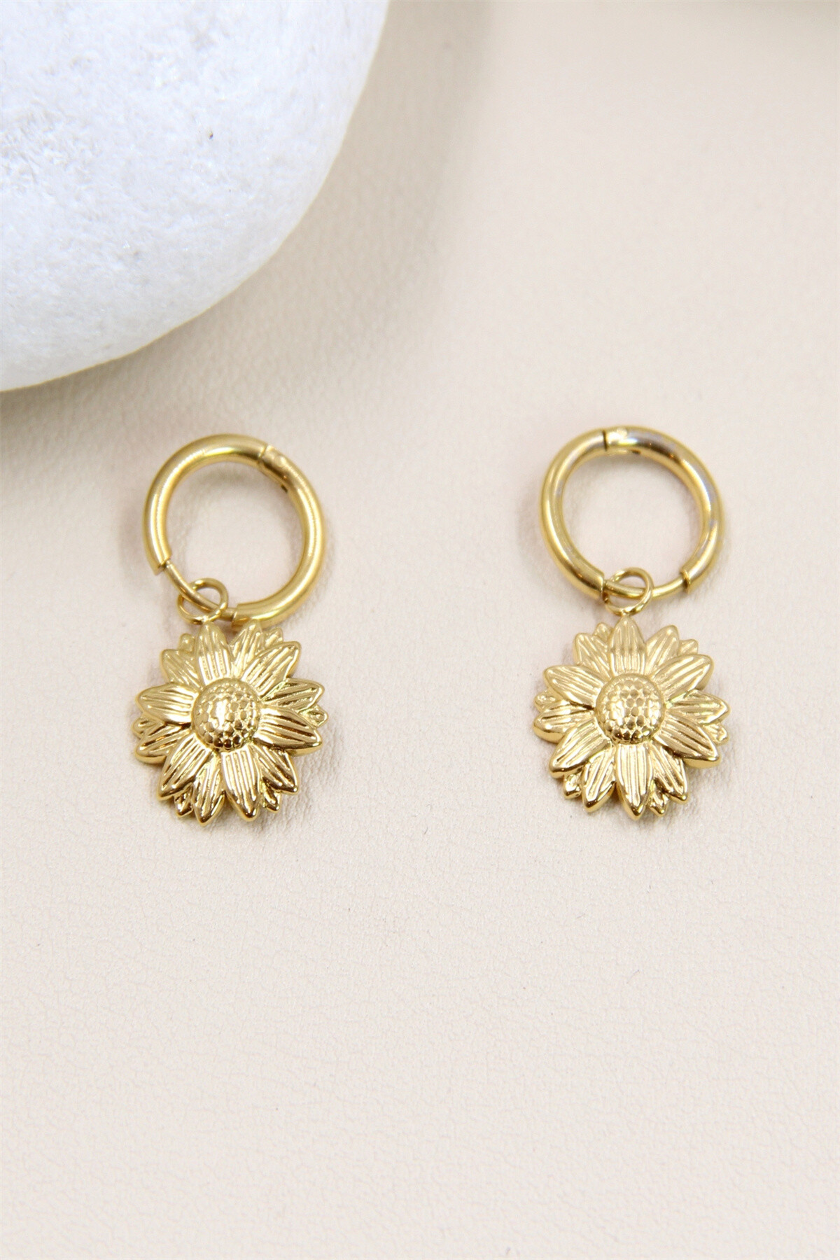 Wholesaler Bellissima - Stainless Steel Flower Earring - A Natural Jewel