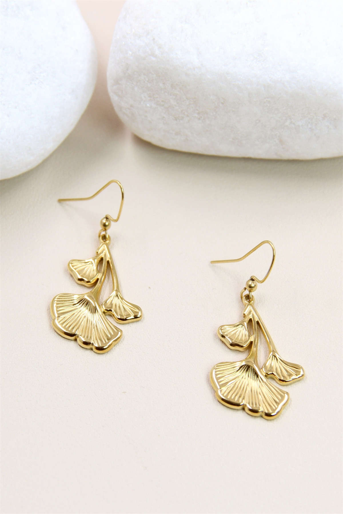 Grossiste Bellissima - Boucles d'Oreilles Feuille de Ginkgo en Acier Inoxydable