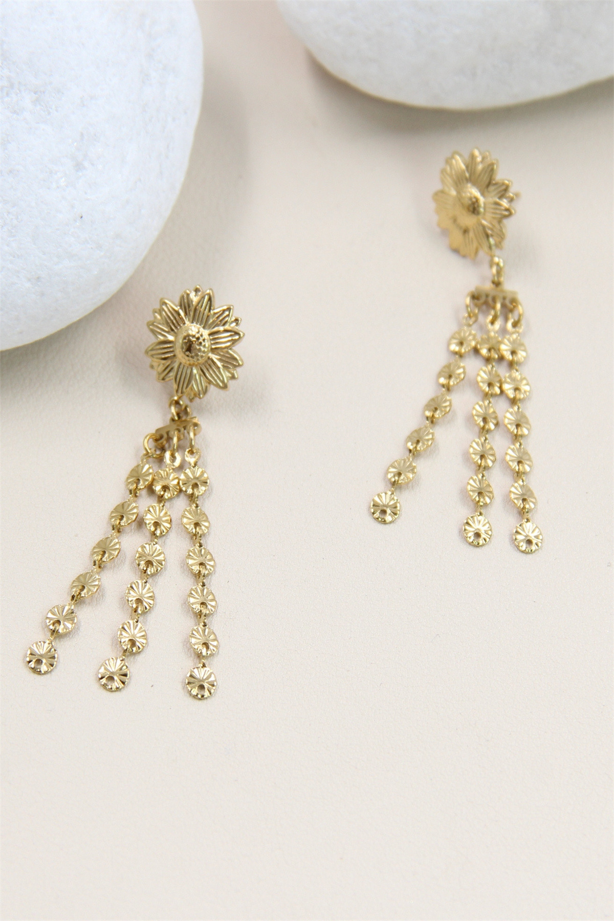 Grossiste Bellissima - Boucles d'Oreilles design Fleur en Acier Inoxydable