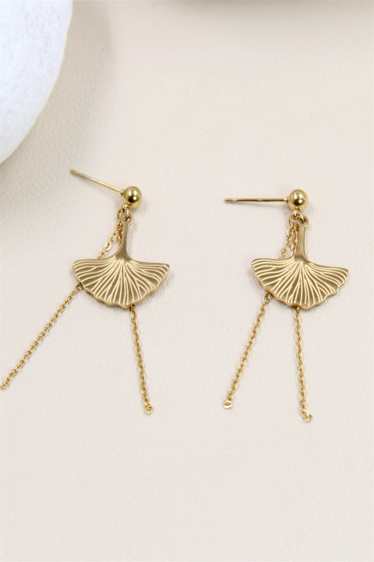 Grossiste Bellissima - Boucles d'Oreilles en Forme de Feuille de Ginkgo en Acier Inoxydable