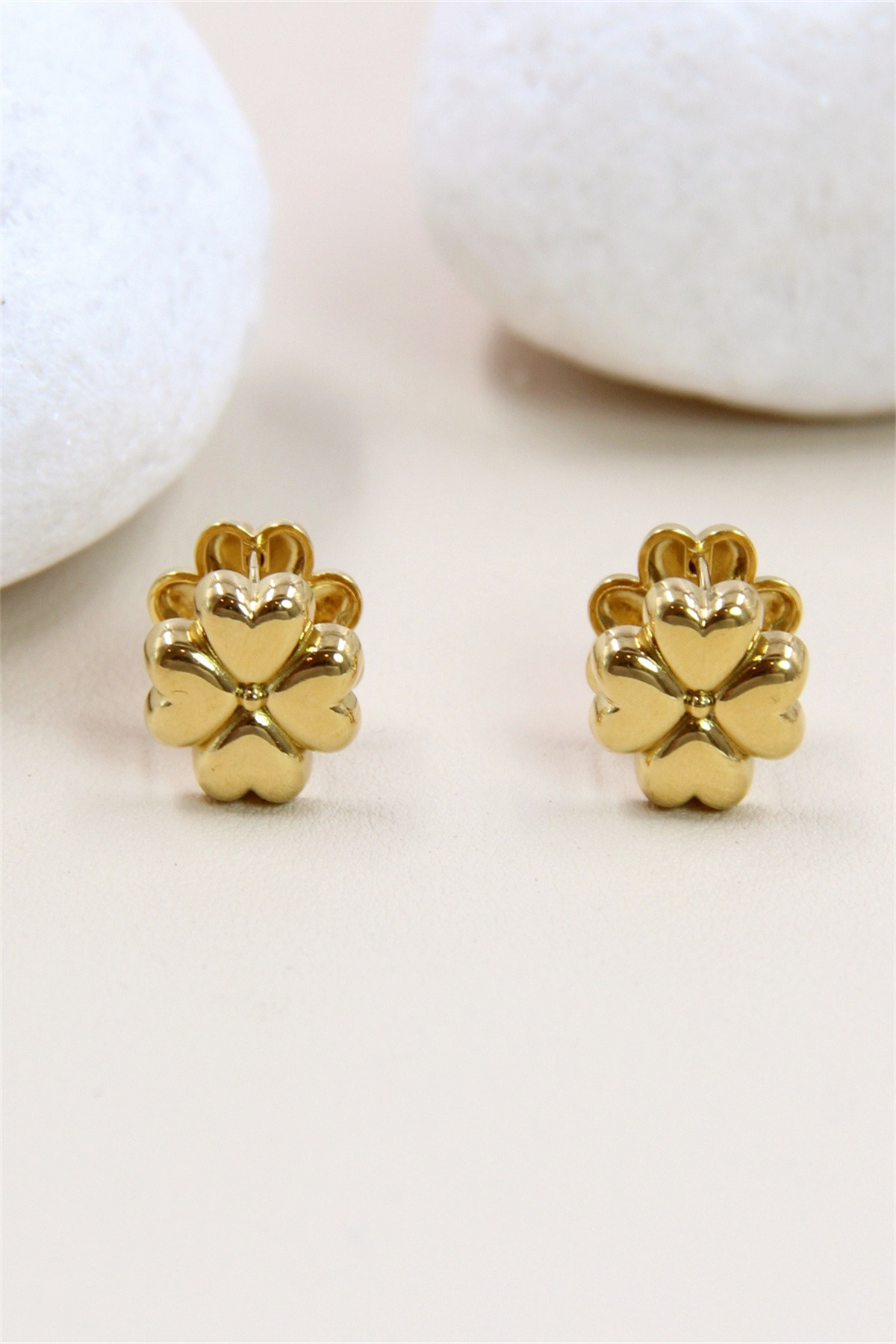 Grossiste Bellissima - Boucles d'Oreilles design Fleur Trèfle en Acier Inoxydable