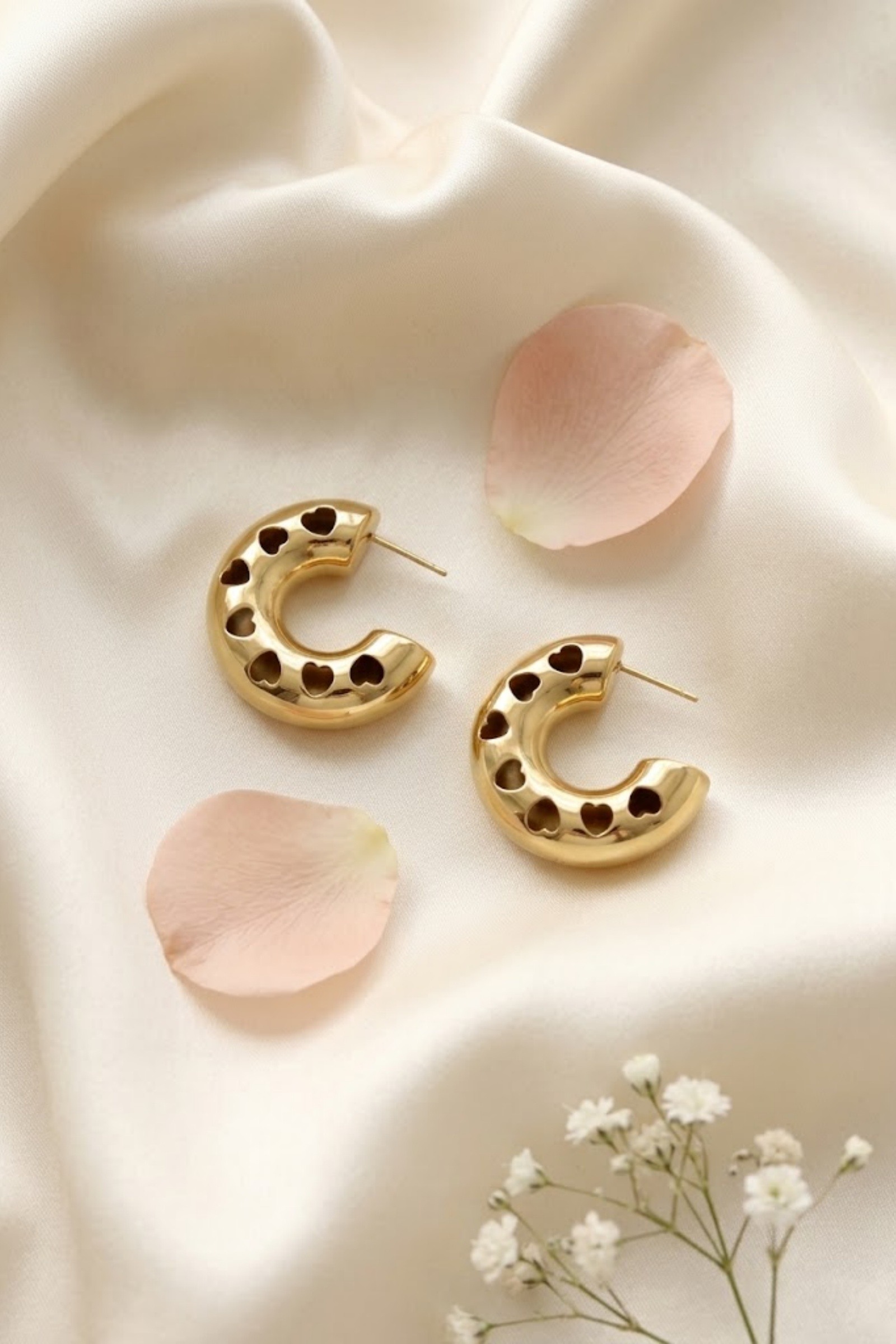 Wholesaler Bellissima - Heart Hoop Earrings – Trendy & Feminine