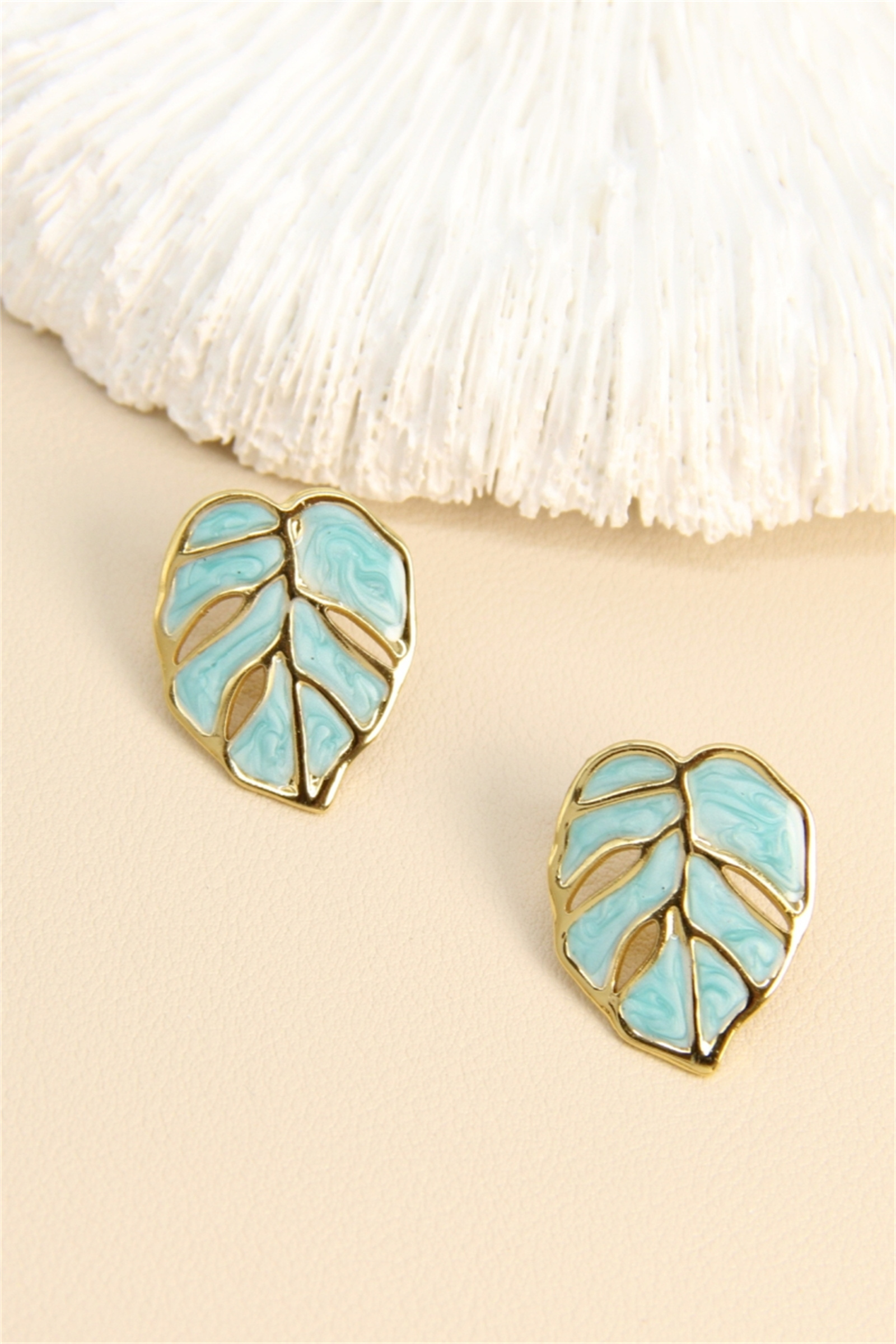 Grossiste Bellissima - Boucles d’oreilles Feuille Émaillée – Collection Tropicale