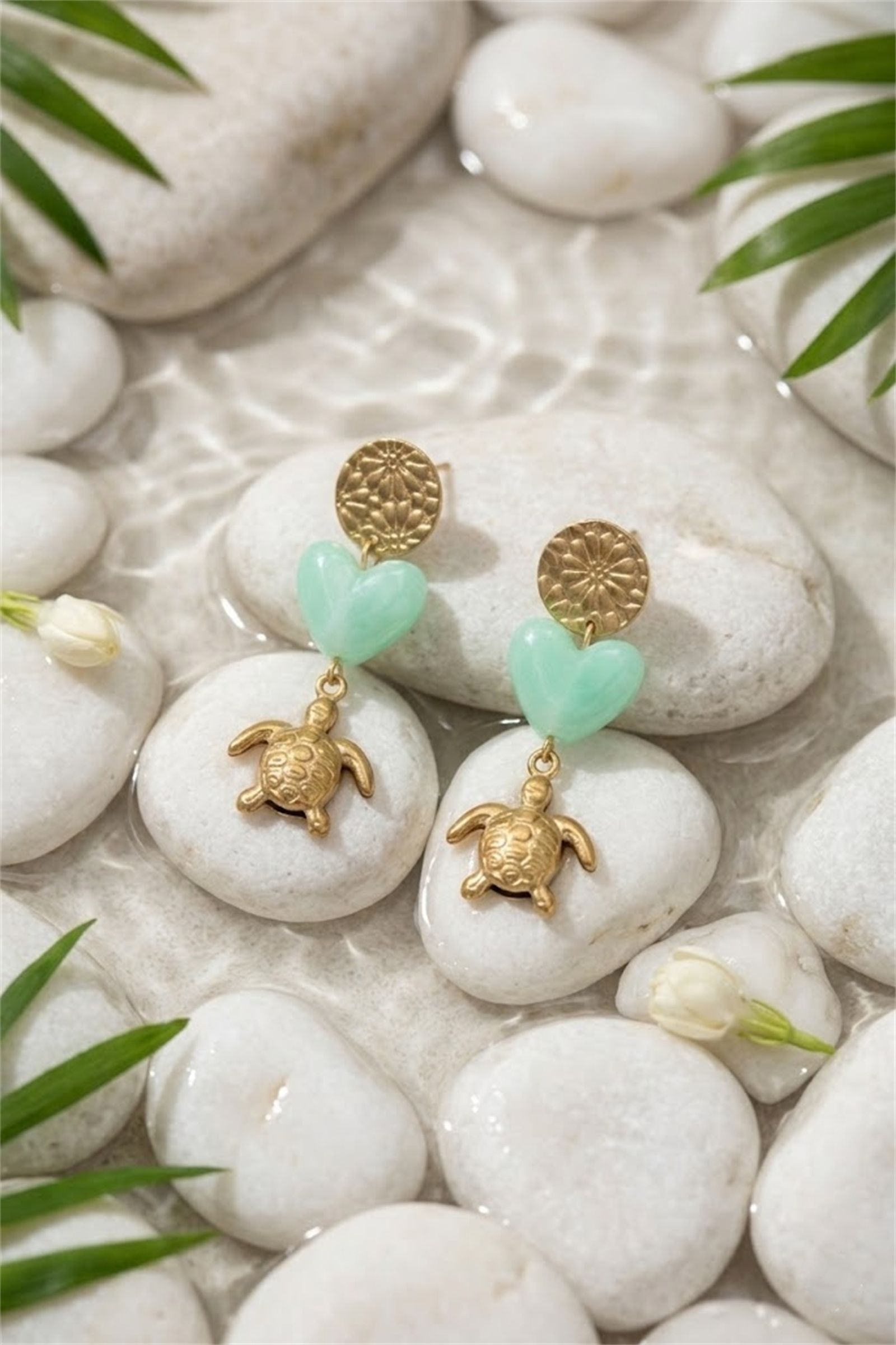 Mayorista Bellissima - Pendientes de Tortuga Dorada y Corazón Verde – Joyería Marina Bohemia de Moda