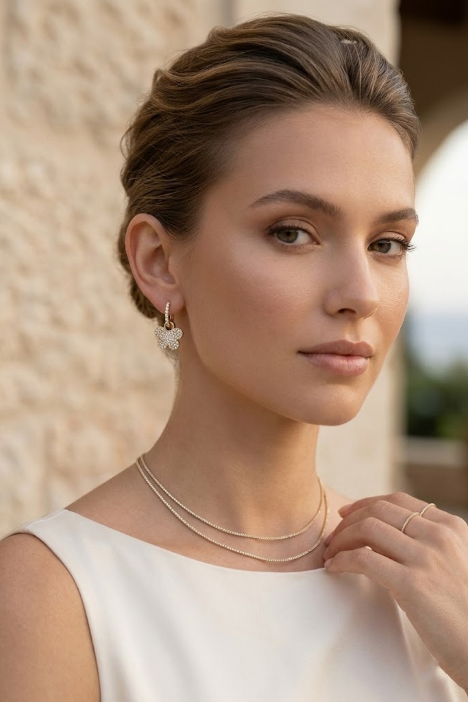 Grossiste Bellissima - Boucles d’Oreilles Fleur Pavé de Strass – Créoles Élégantes