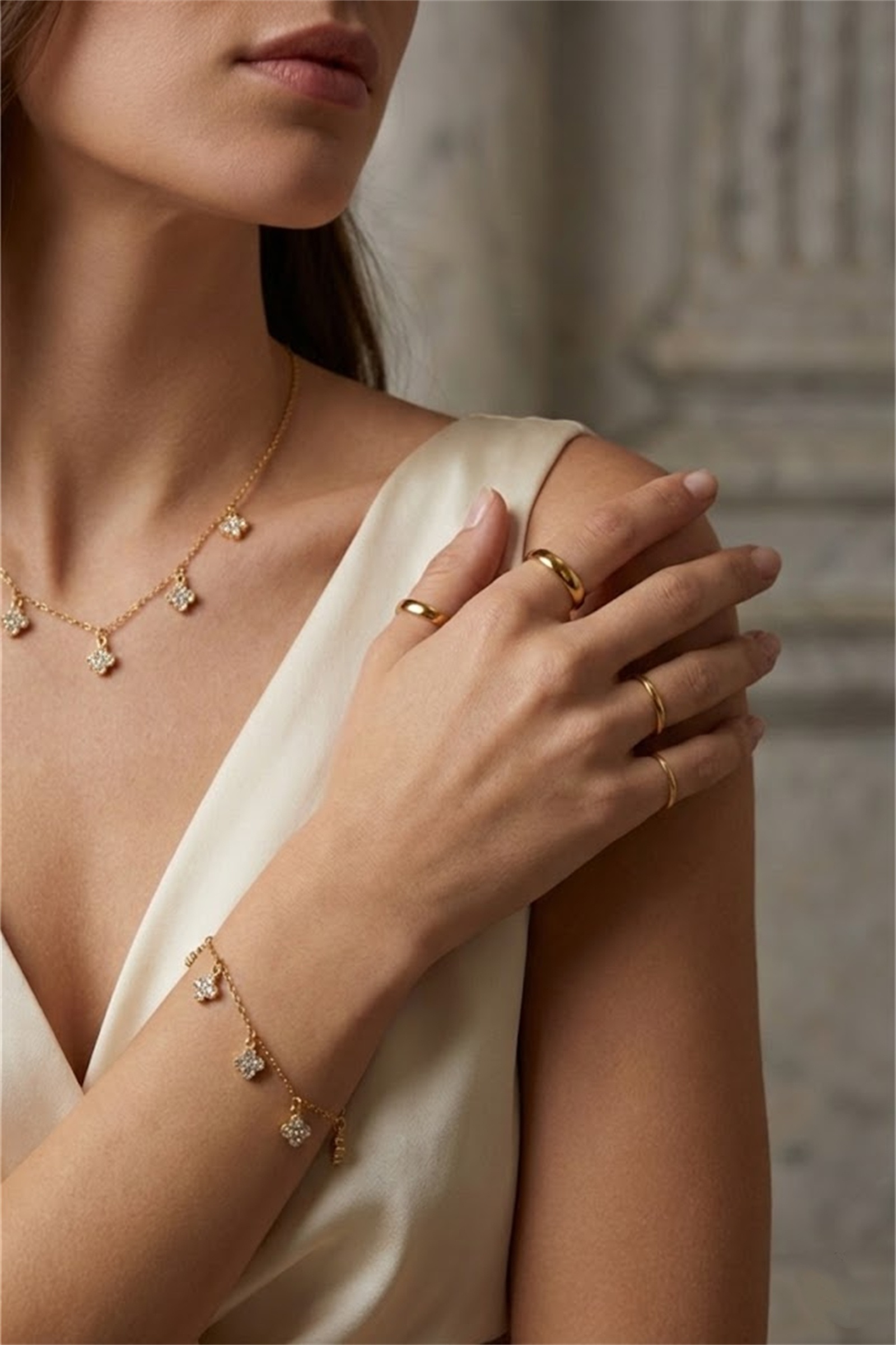 Grossiste Bellissima - Bracelet à Charms Trèfle Doré – Acier Inoxydable