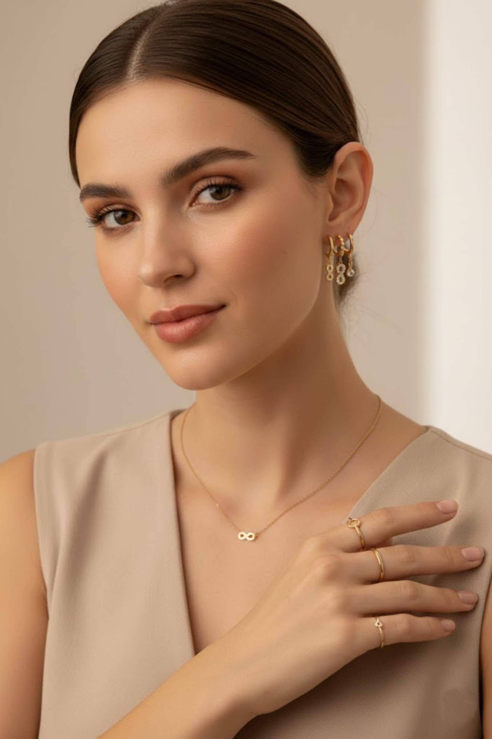 Grossiste Bellissima - Boucles d’Oreilles Infini – Créoles Multicharms Ornées de Strass – Élégance Symbolique