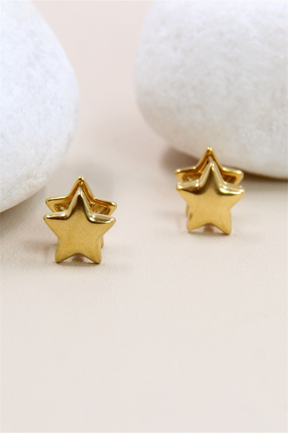 Grossiste Bellissima - Boucles d'oreilles design d'étoile - Élégance en acier inoxydable