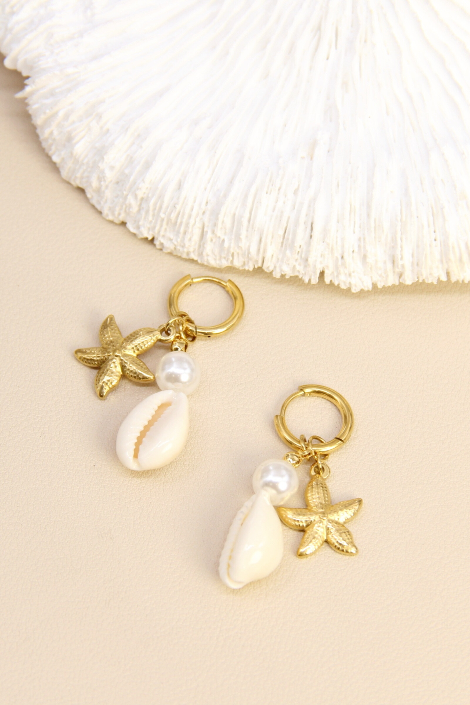 Mayorista Bellissima - Aretes de concha cauri y estrella de mar