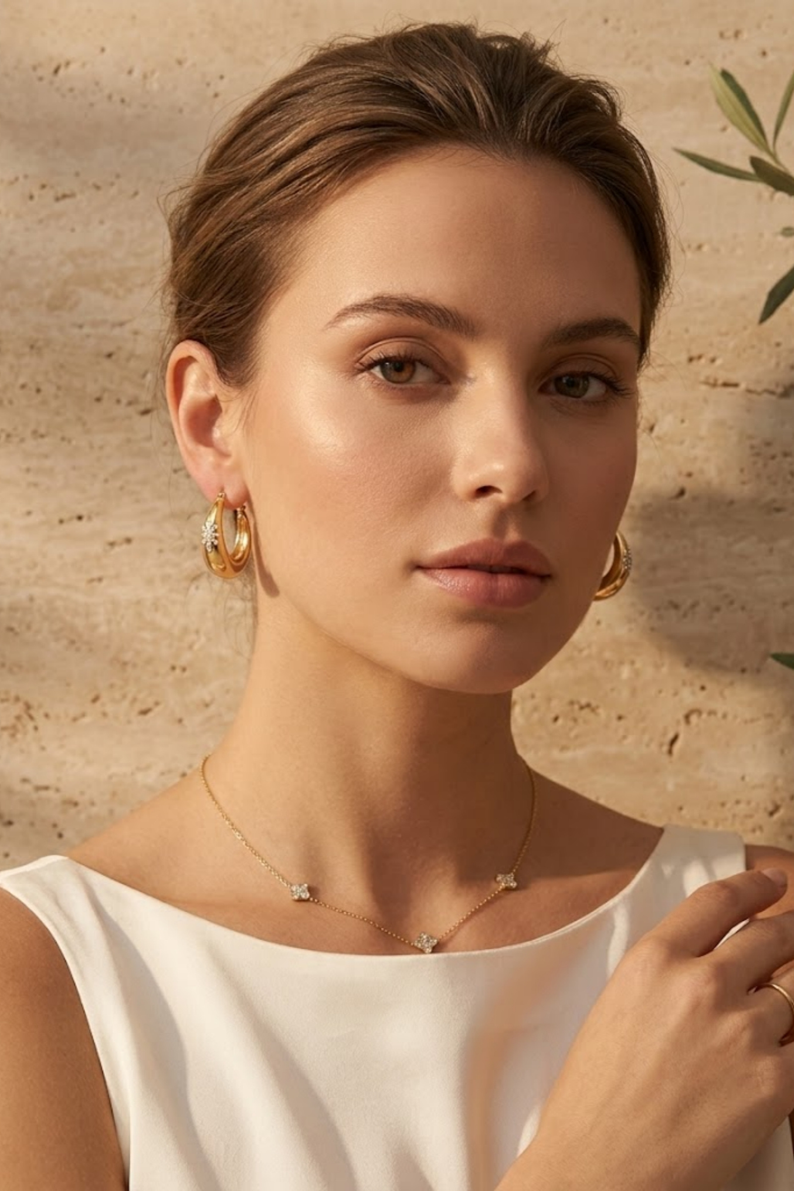 Grossiste Bellissima - Boucles d’Oreilles Créoles Strass Étoile Trèfle – Élégance Scintillante