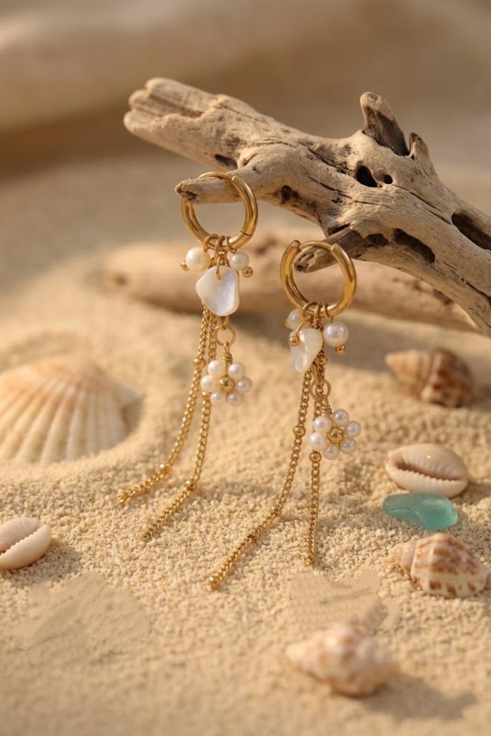 Grossiste Bellissima - Boucles d’Oreilles Fleur Perles Blanches – Acier Inoxydable Doré