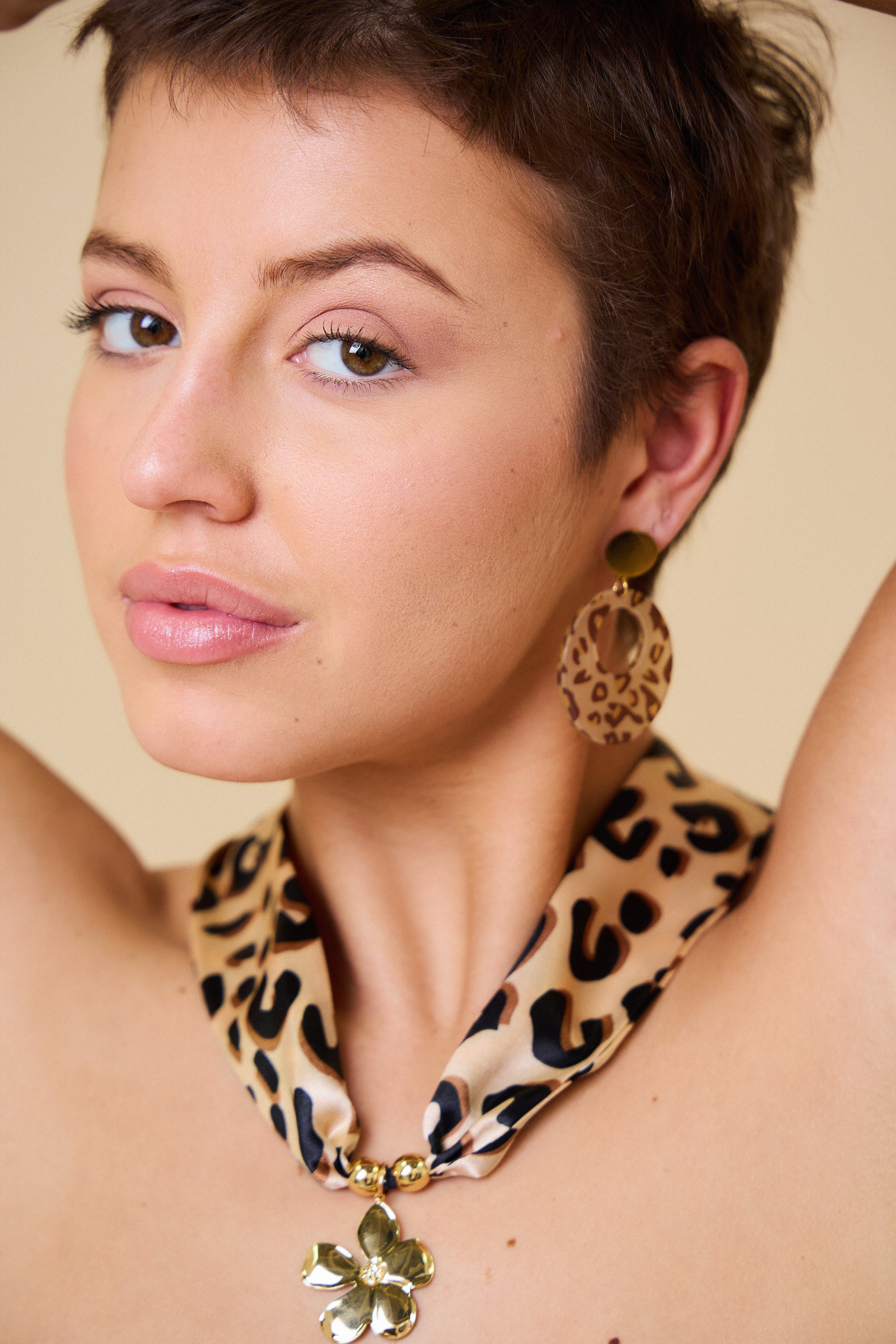 Grossiste Bellissima - Boucles d'Oreilles Géométriques en Résine Léopard et Acier Inoxydable