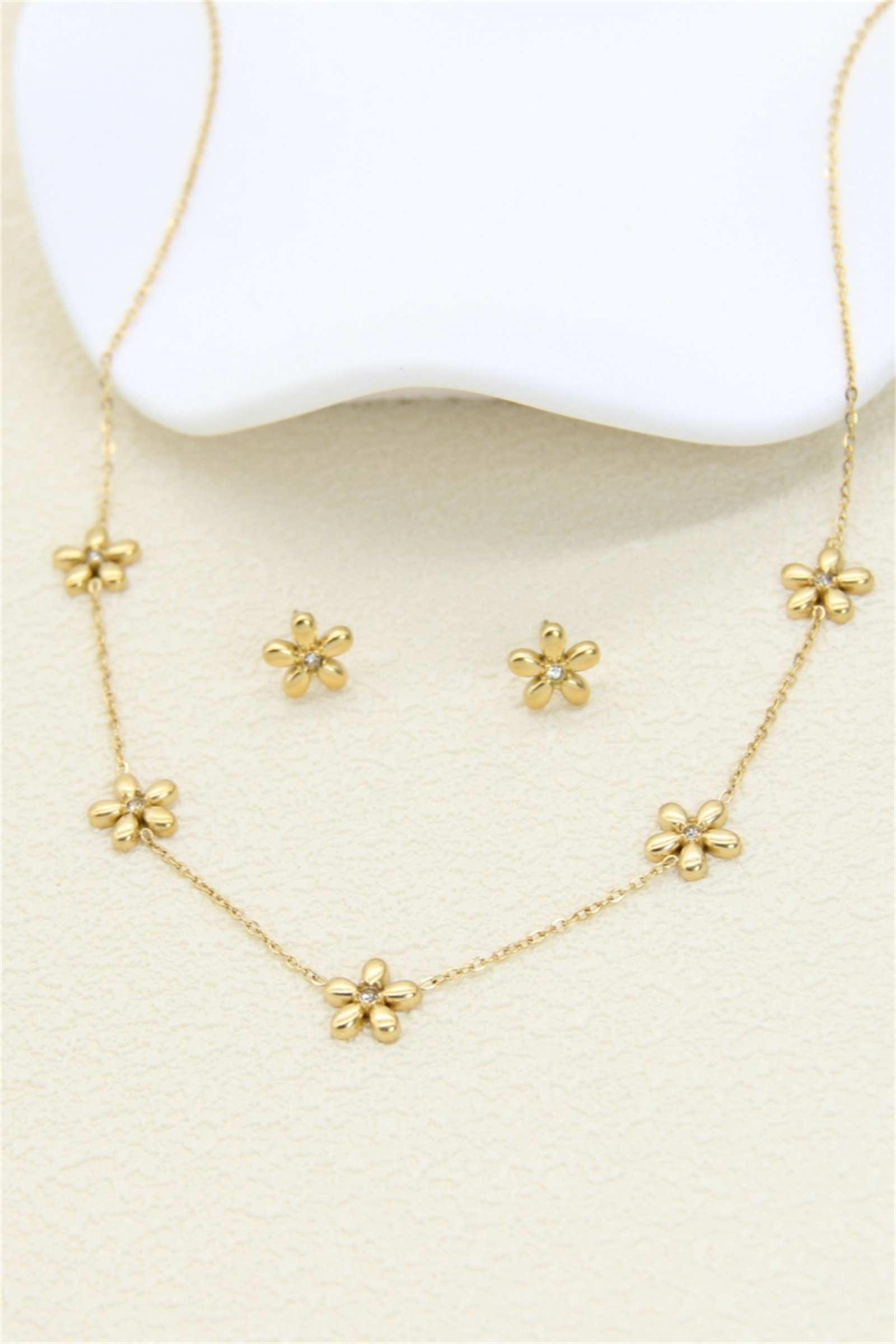 Grossiste Bellissima - Parure fleur dorée strass – acier inoxydable