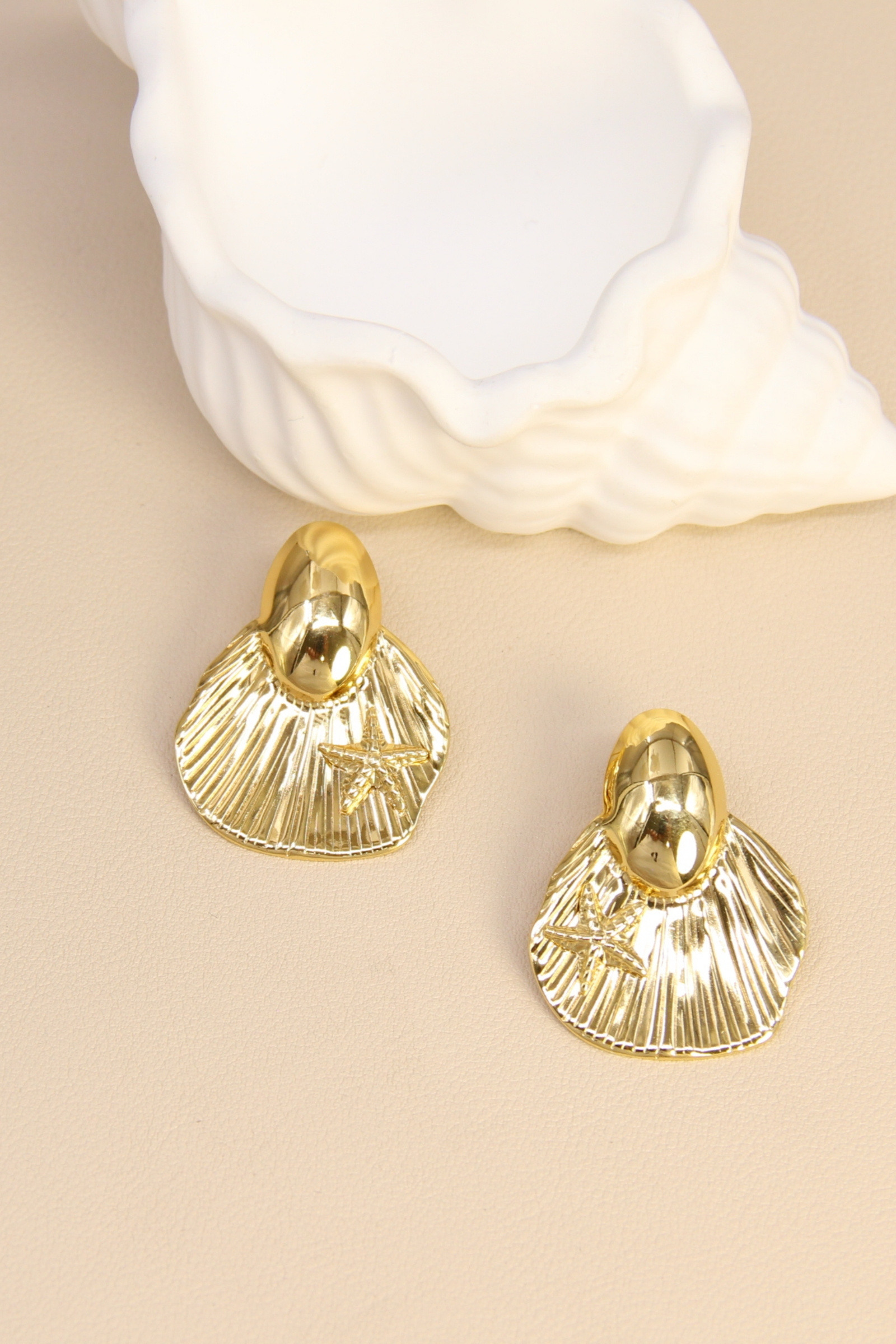 Grossiste Bellissima - Boucles d’oreilles coquillage & étoile – Acier inoxydable