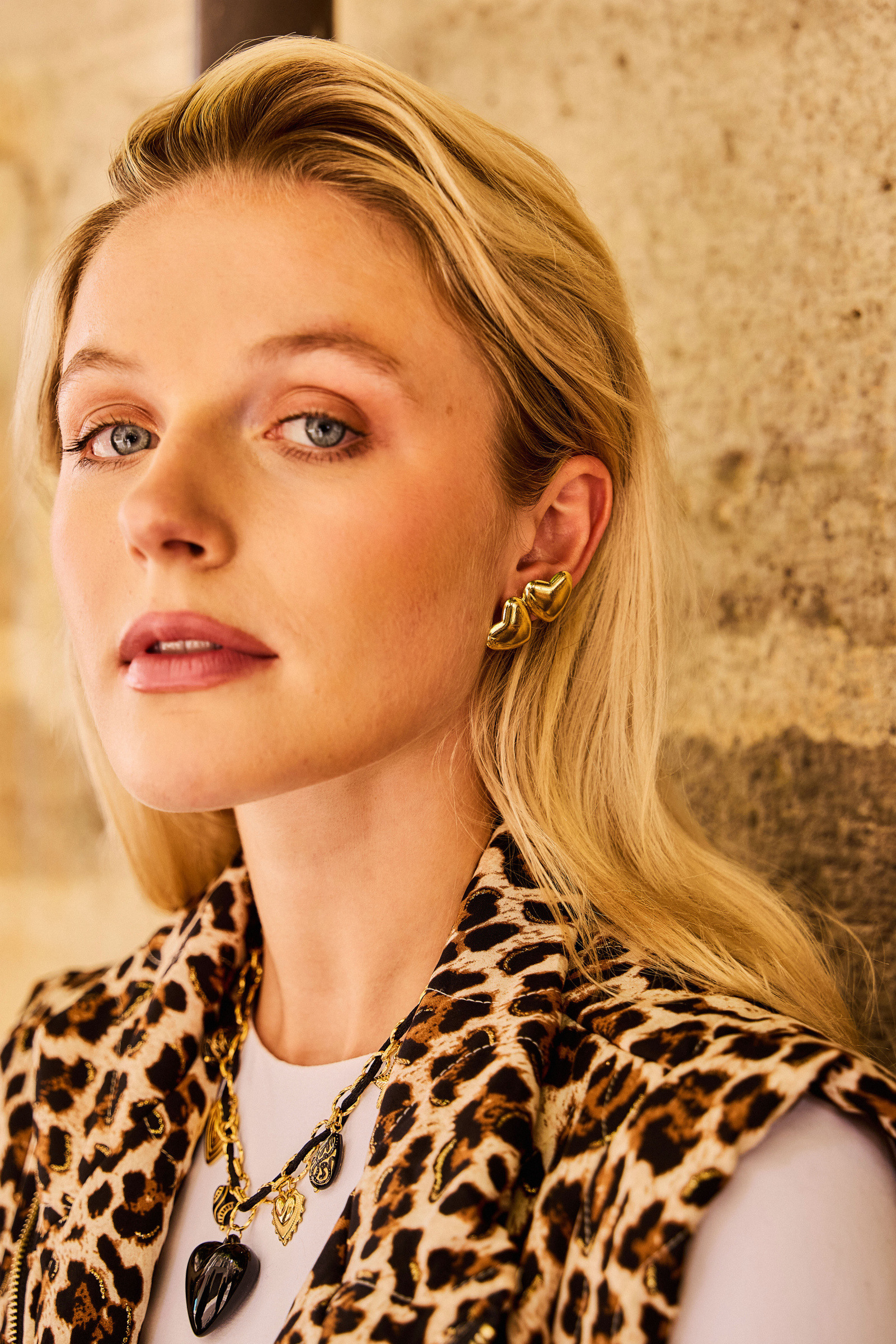 Grossiste Bellissima - Boucles d’oreilles Double Cœur Doré – Acier Inoxydable