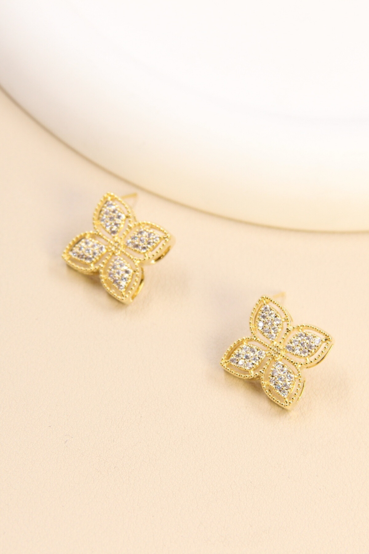 Grossista Bellissima - Orecchini di fiori decorati con strass in argento asta 925 ipoallergenico