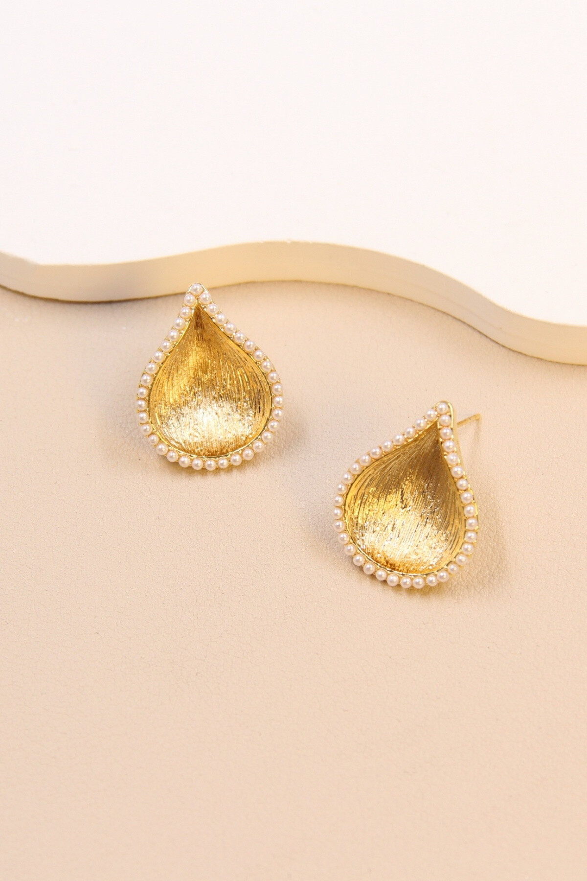Grossista Bellissima - Orecchini di gotta decorati con 925 perle d'argento ipoallergeniche