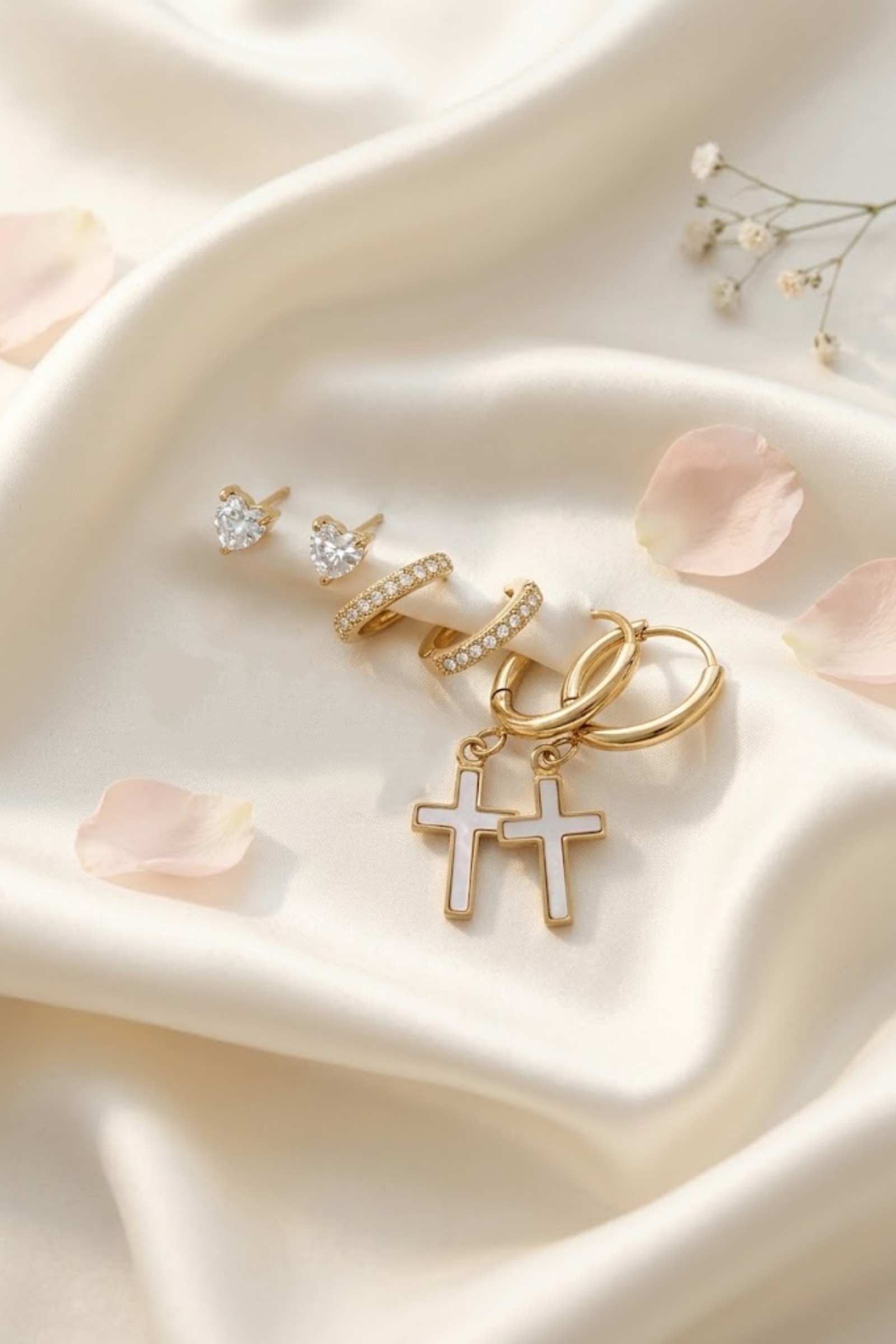 Grossiste Bellissima - Trio de Boucles d’Oreilles Croix & Strass – Tendance Chic