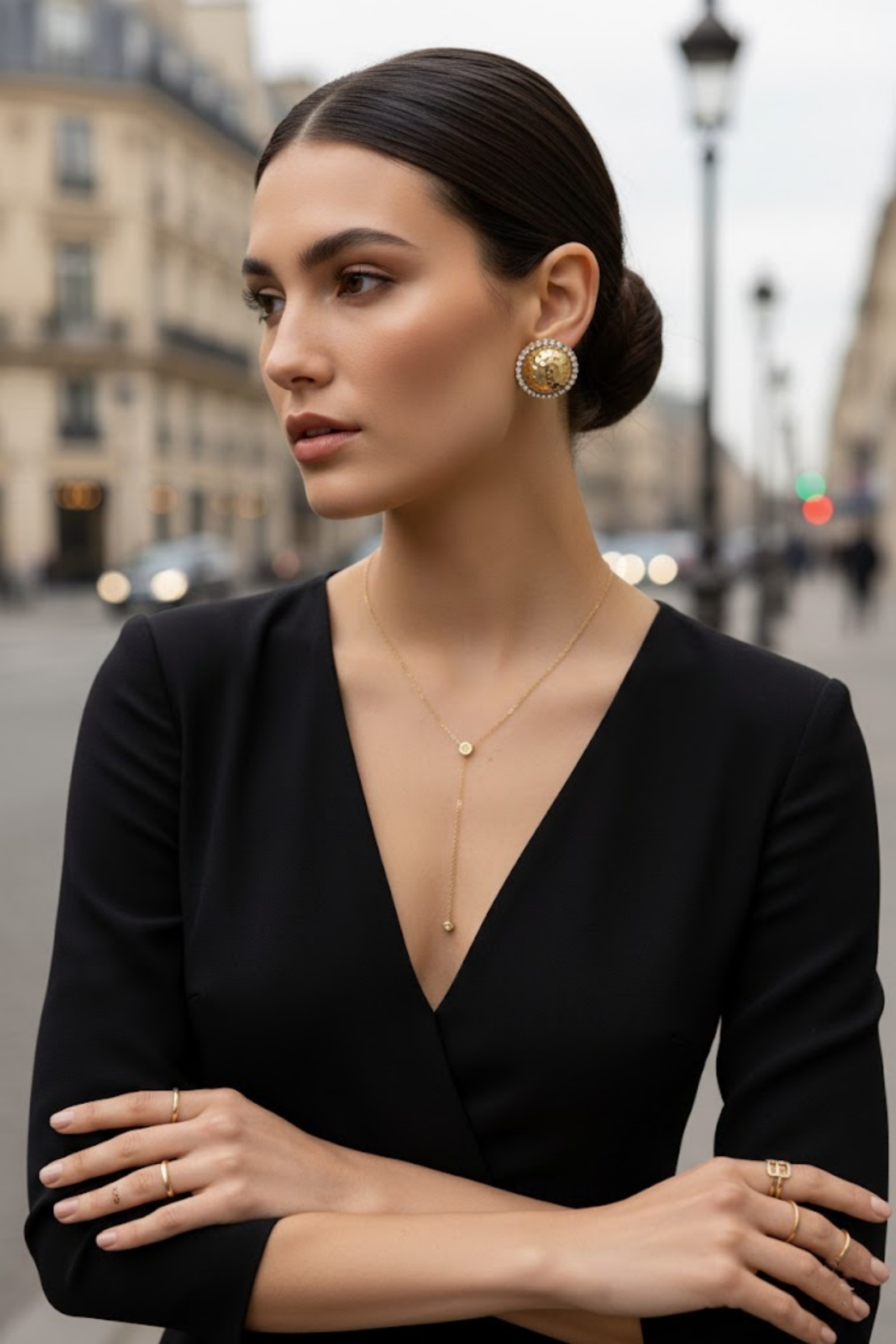Grossiste Bellissima - Boucles d’Oreilles Martelées Ornées de Strass – Acier Inoxydable – Luxe & Éclat Joaillerie