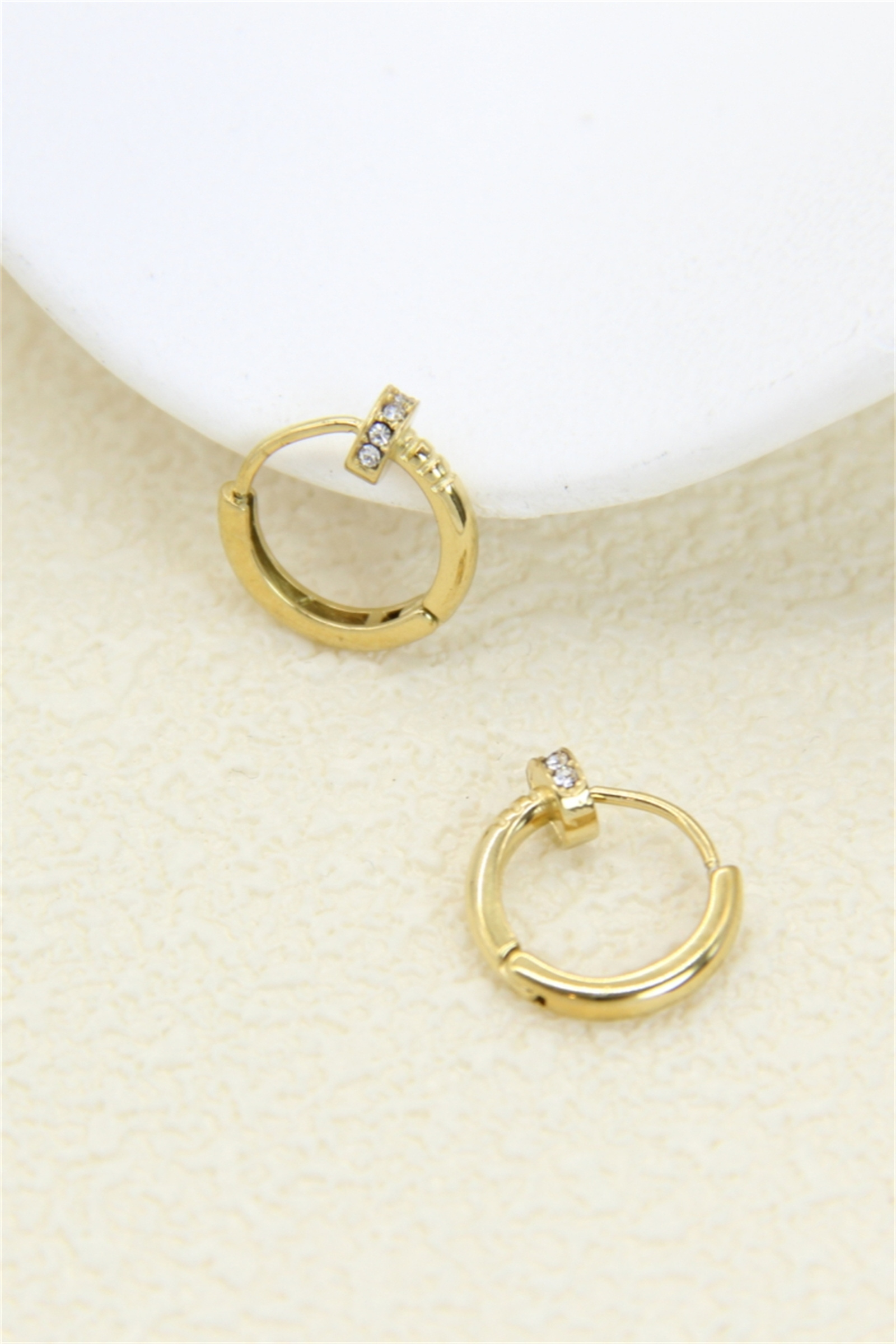 Grossiste Bellissima - Boucles d’oreilles clous créoles en acier inoxydable – Élégance minimaliste