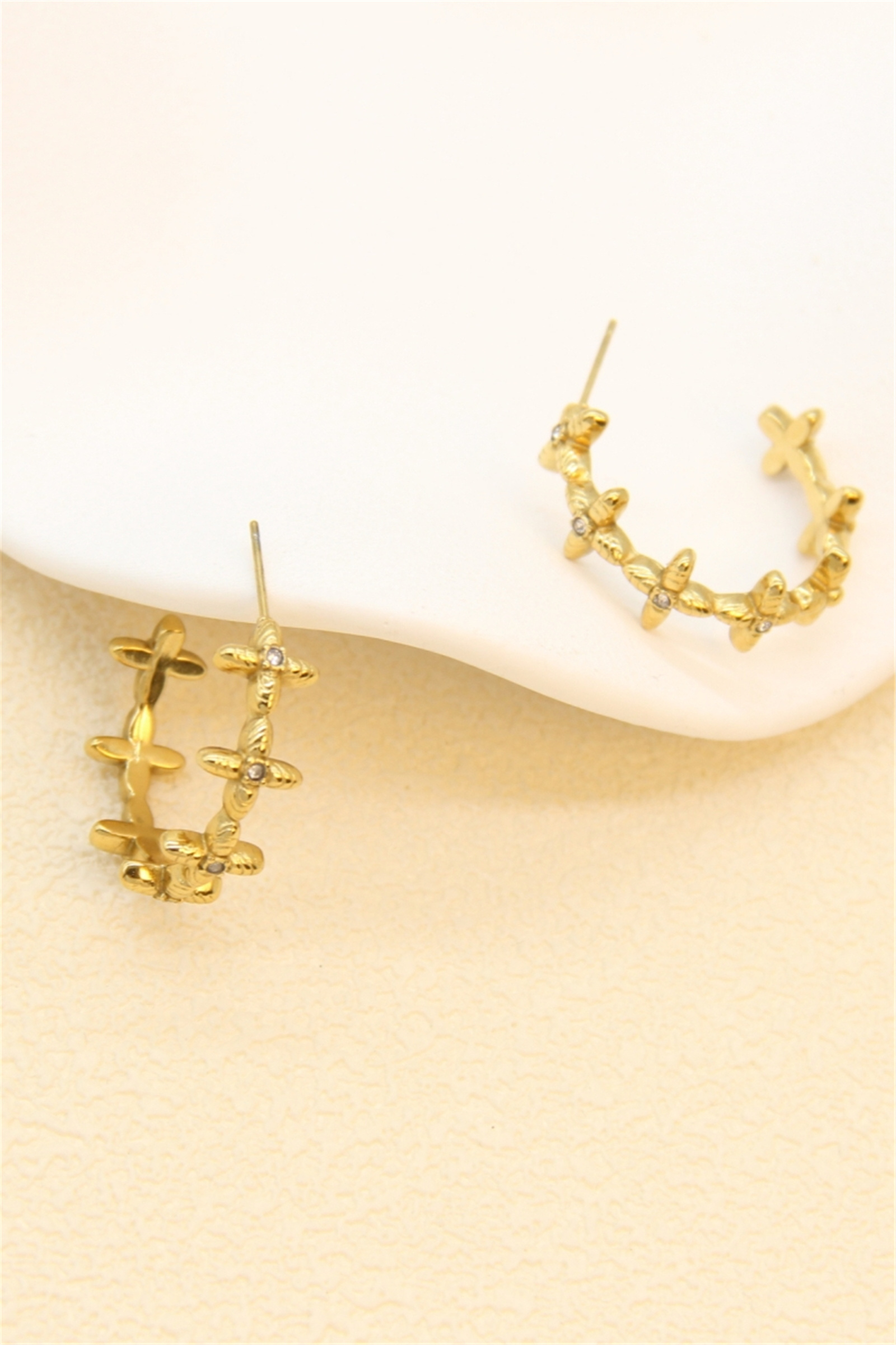 Grossiste Bellissima - Boucles d’oreilles étoile en acier inoxydable – design élégant et scintillant