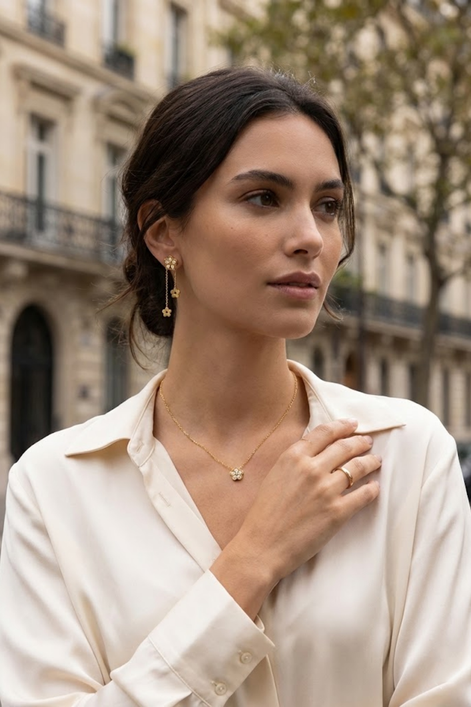 Grossiste Bellissima - Boucles d’Oreilles Fleur Pendante – Acier Inoxydable Doré