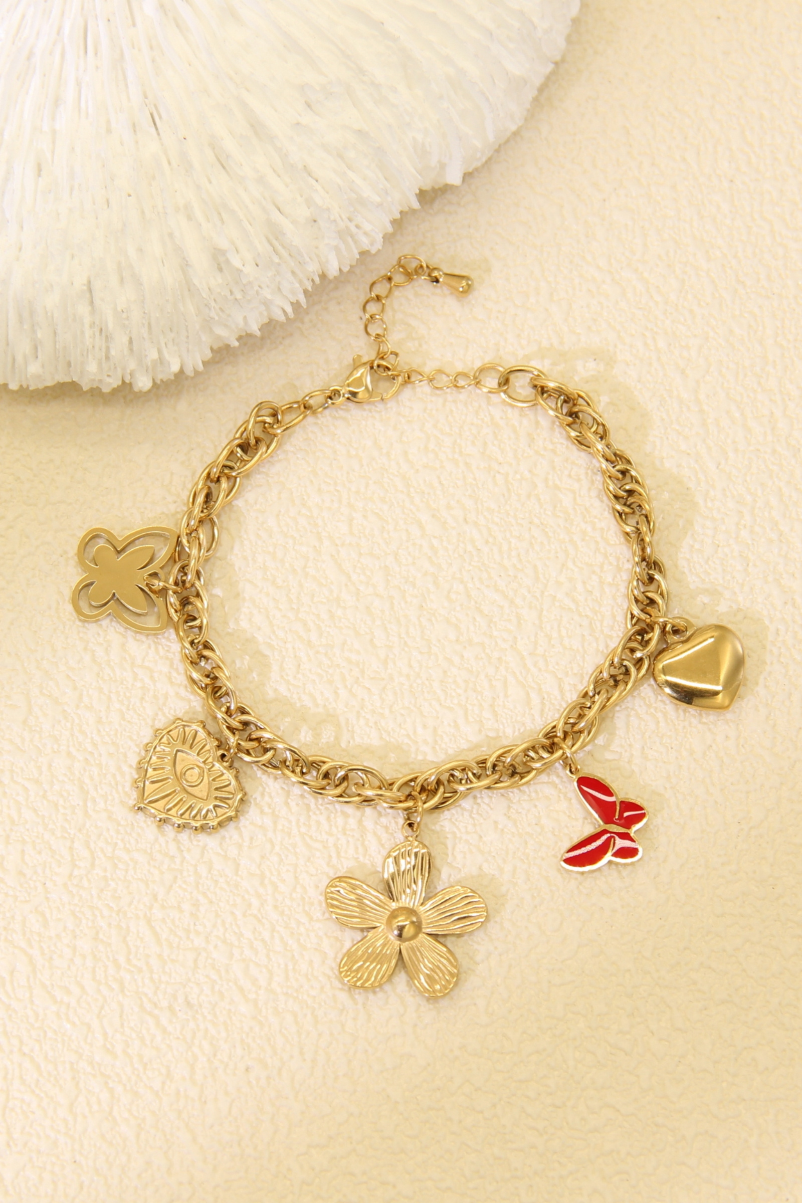Grossiste Bellissima - Bracelet Charms Fleur – Acier Inoxydable Doré