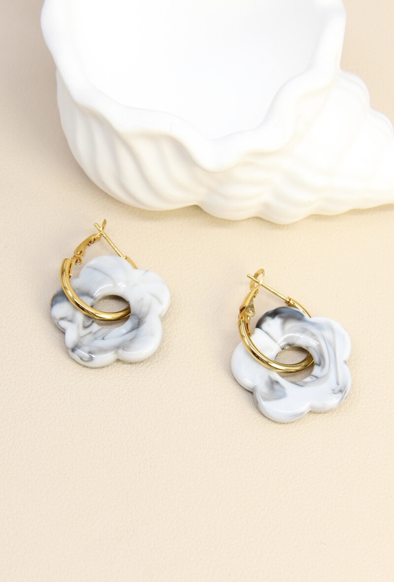 Flower Shaped Earrings in Resin and Stainless Steel - Light Gray - 1 - large format