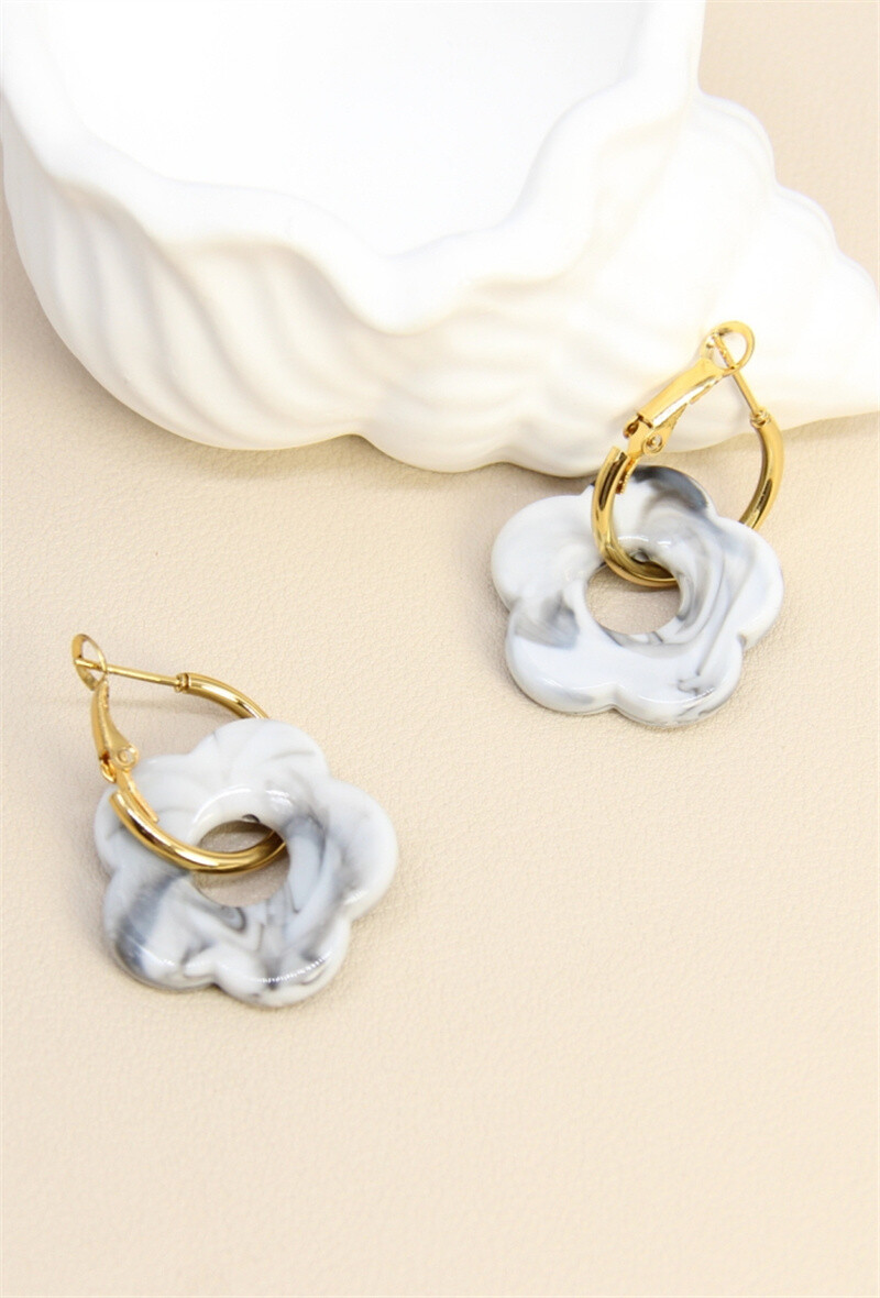 Flower Shaped Earrings in Resin and Stainless Steel - Light Gray - 2 - large format