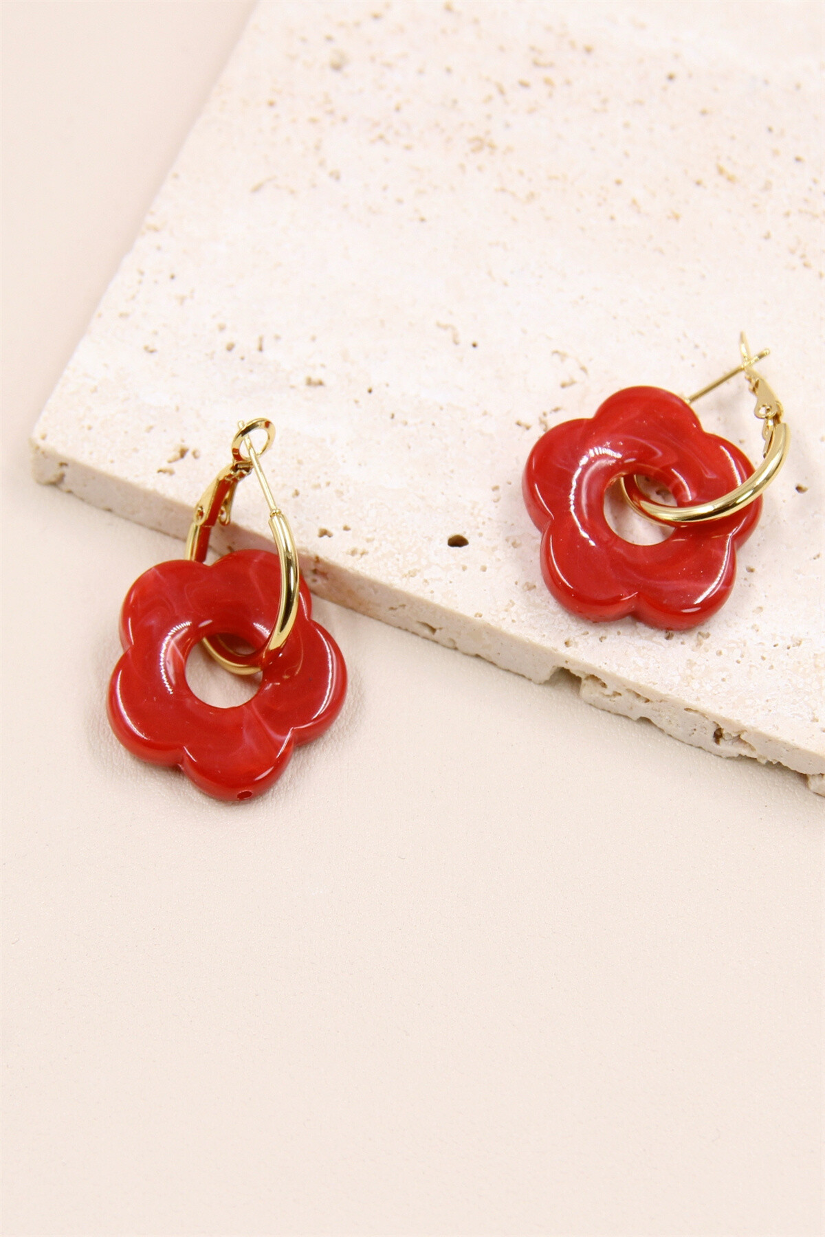 Flower Shaped Earrings in Resin and Stainless Steel - Dark Red - 2 - large format