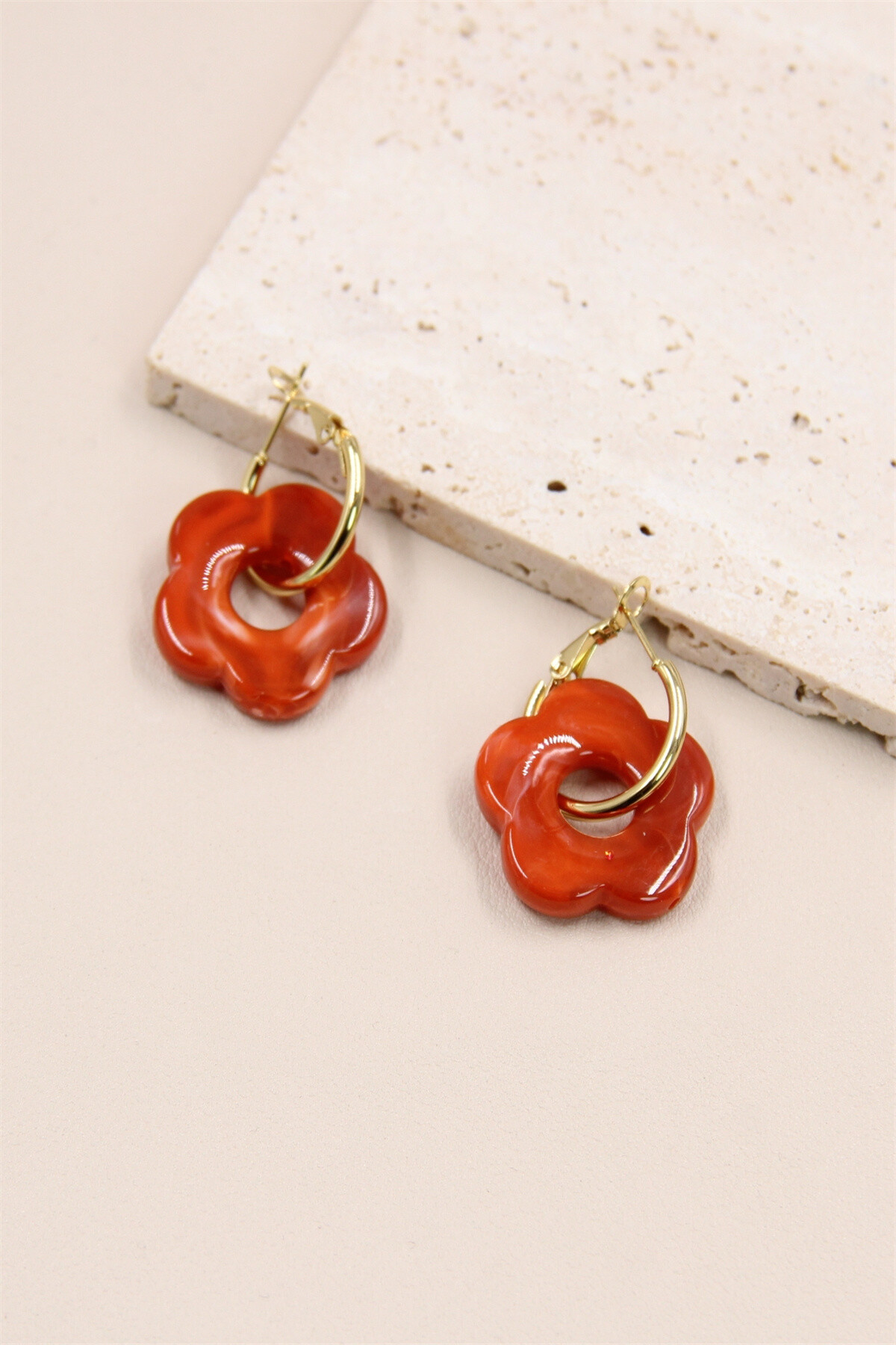 Flower Shaped Earrings in Resin and Stainless Steel - Orange Red - 1 - large format