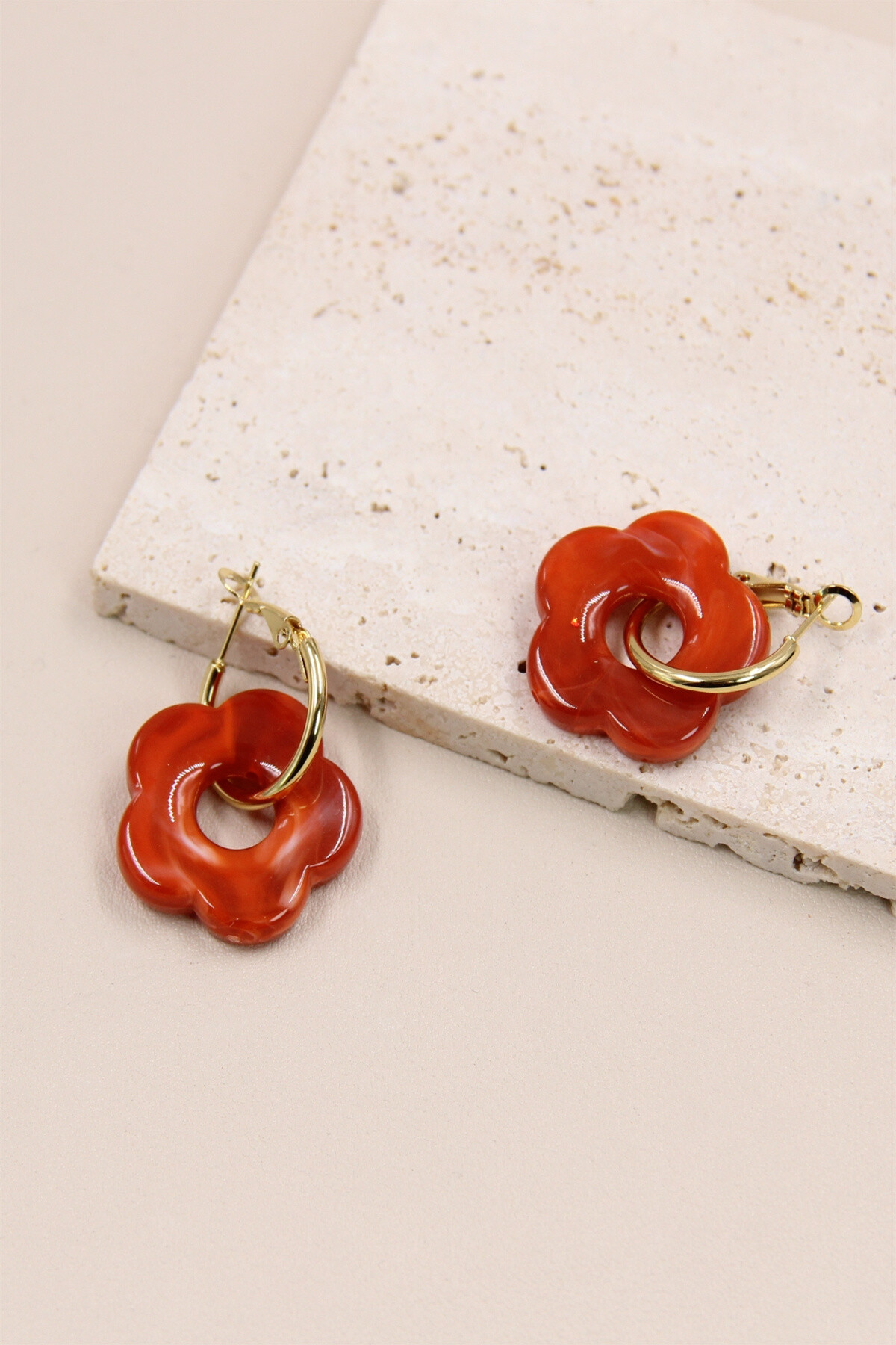 Flower Shaped Earrings in Resin and Stainless Steel - Orange Red - 2 - large format