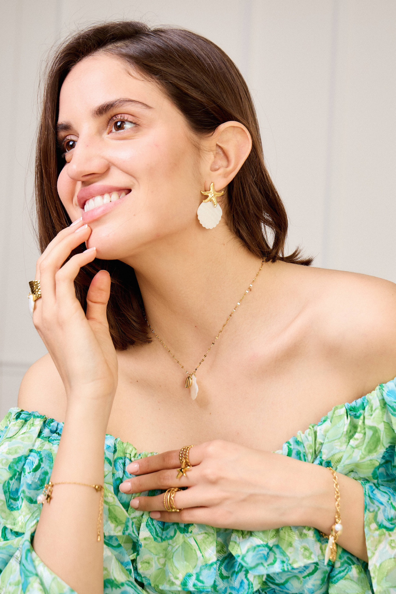 Grossiste Bellissima - Boucles d'oreilles nacre étoile de mer en acier inoxydable – Élégance marin