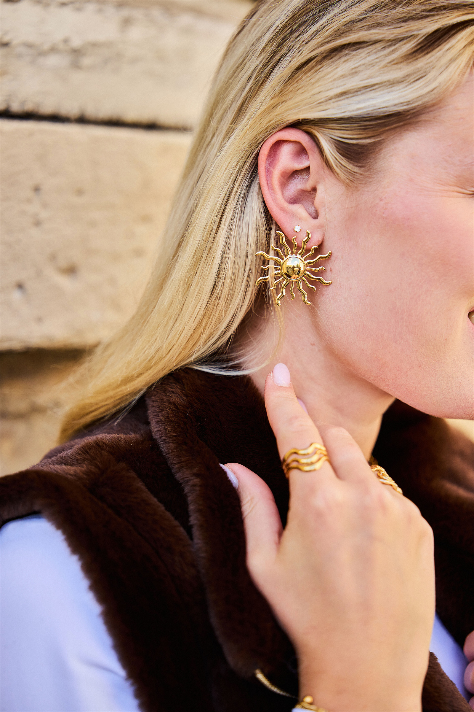 Grossiste Bellissima - Boucles d’oreilles soleil en acier inoxydable doré