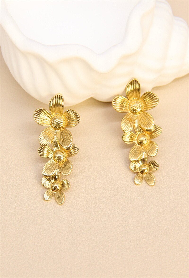 Grossiste Bellissima - Boucles d'Oreilles Triple Fleur en Acier Inoxydable