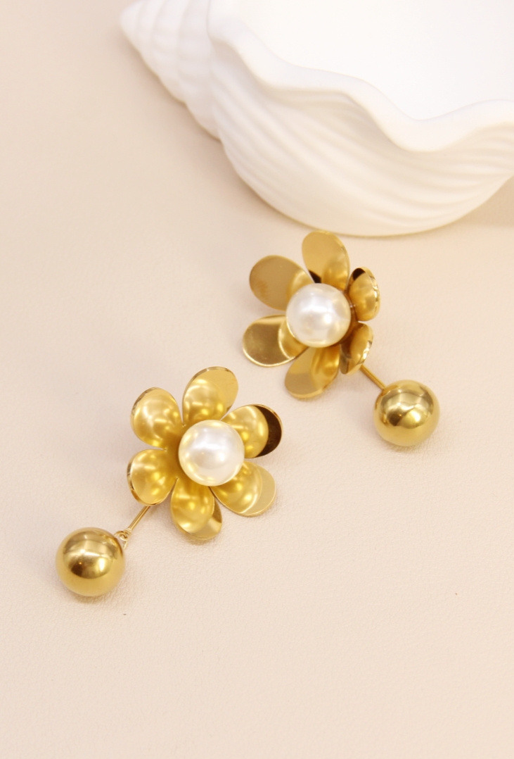 Grossiste Bellissima - Boucle d'Oreille Fleur Ornée de Perle en Acier Inoxydable – Élégance Naturelle
