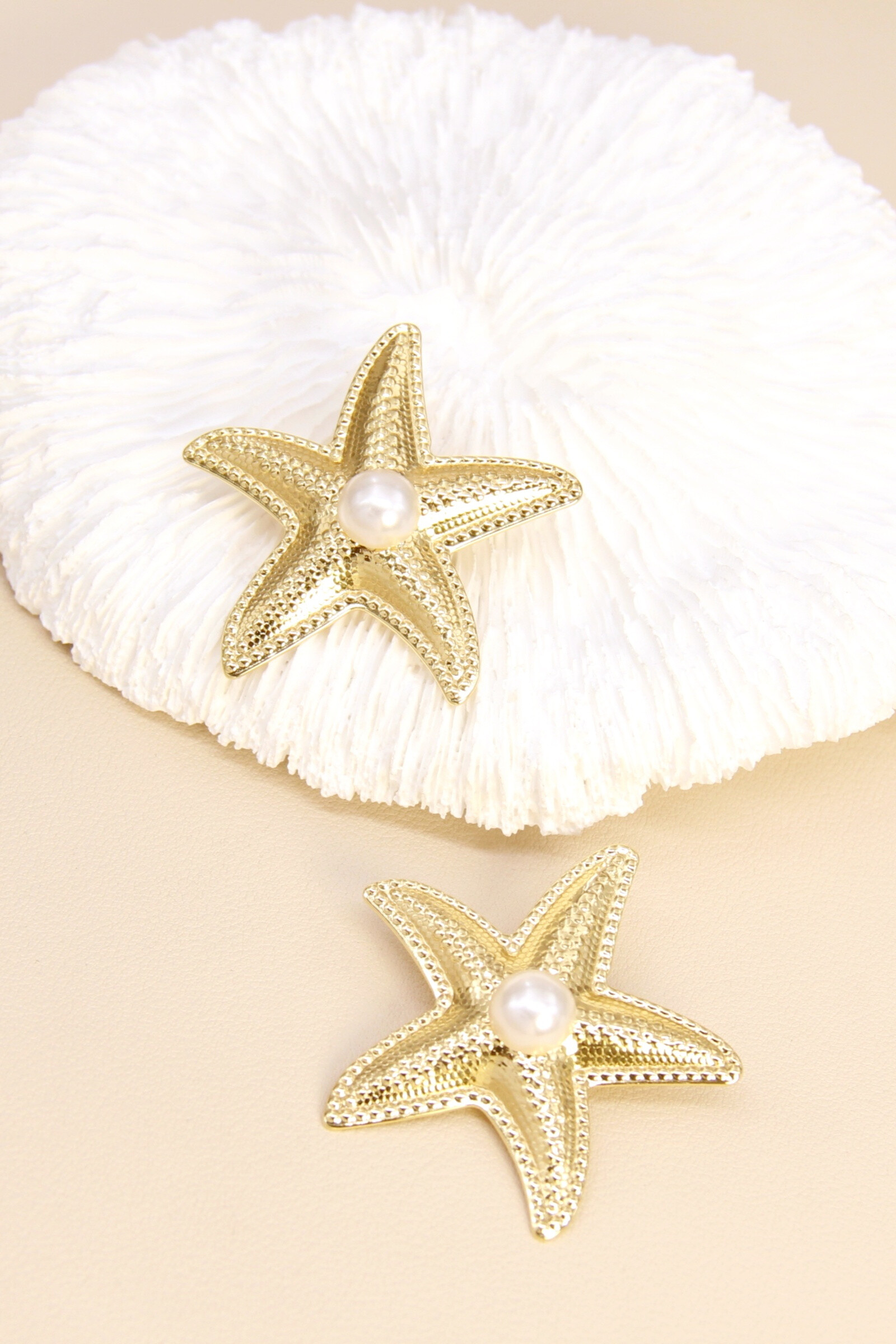 Grossiste Bellissima - Boucles d’oreilles Étoile de Mer – Acier inoxydable & perle nacrée