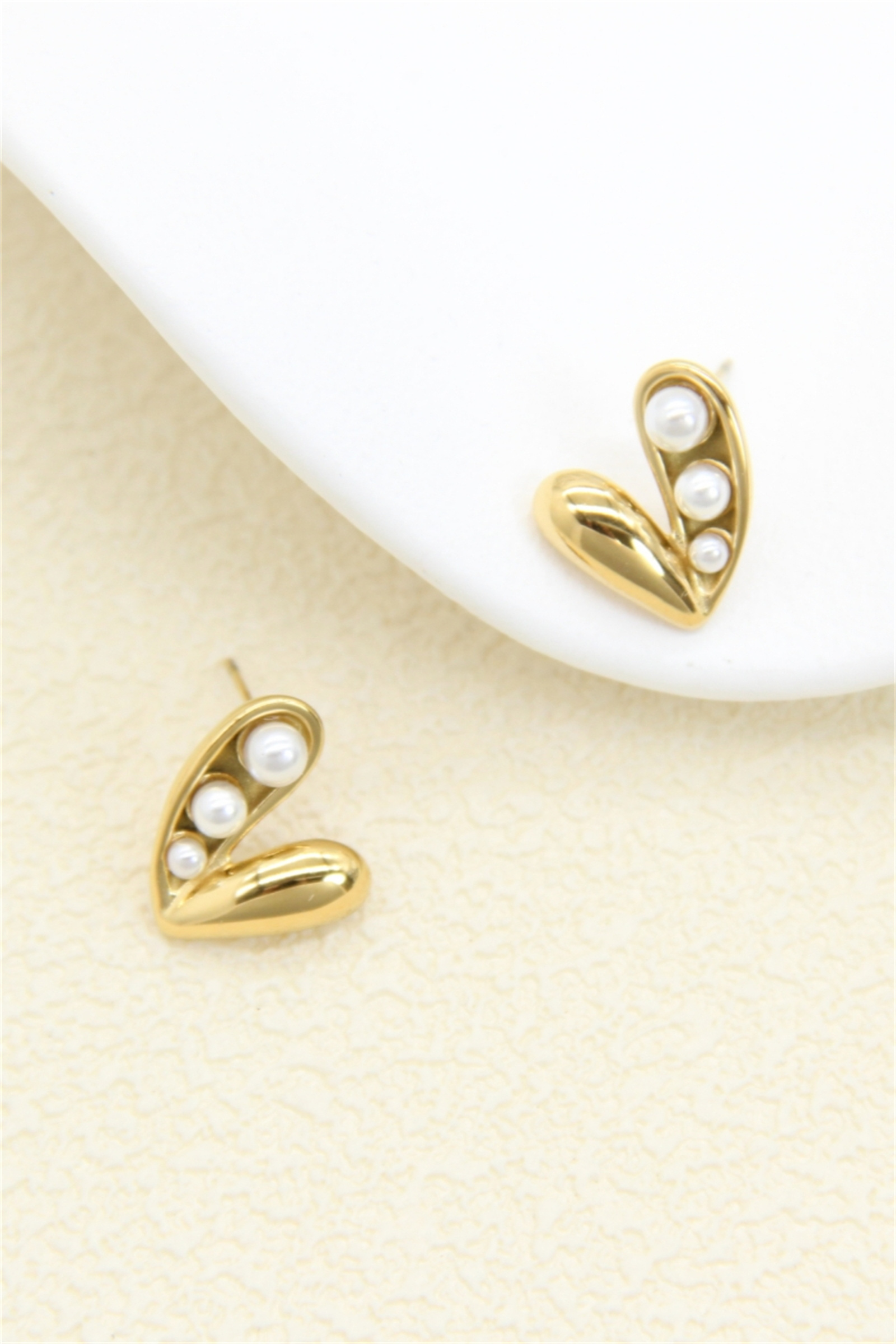 Grossiste Bellissima - Boucles d’oreilles dorées avec perles – acier inoxydable