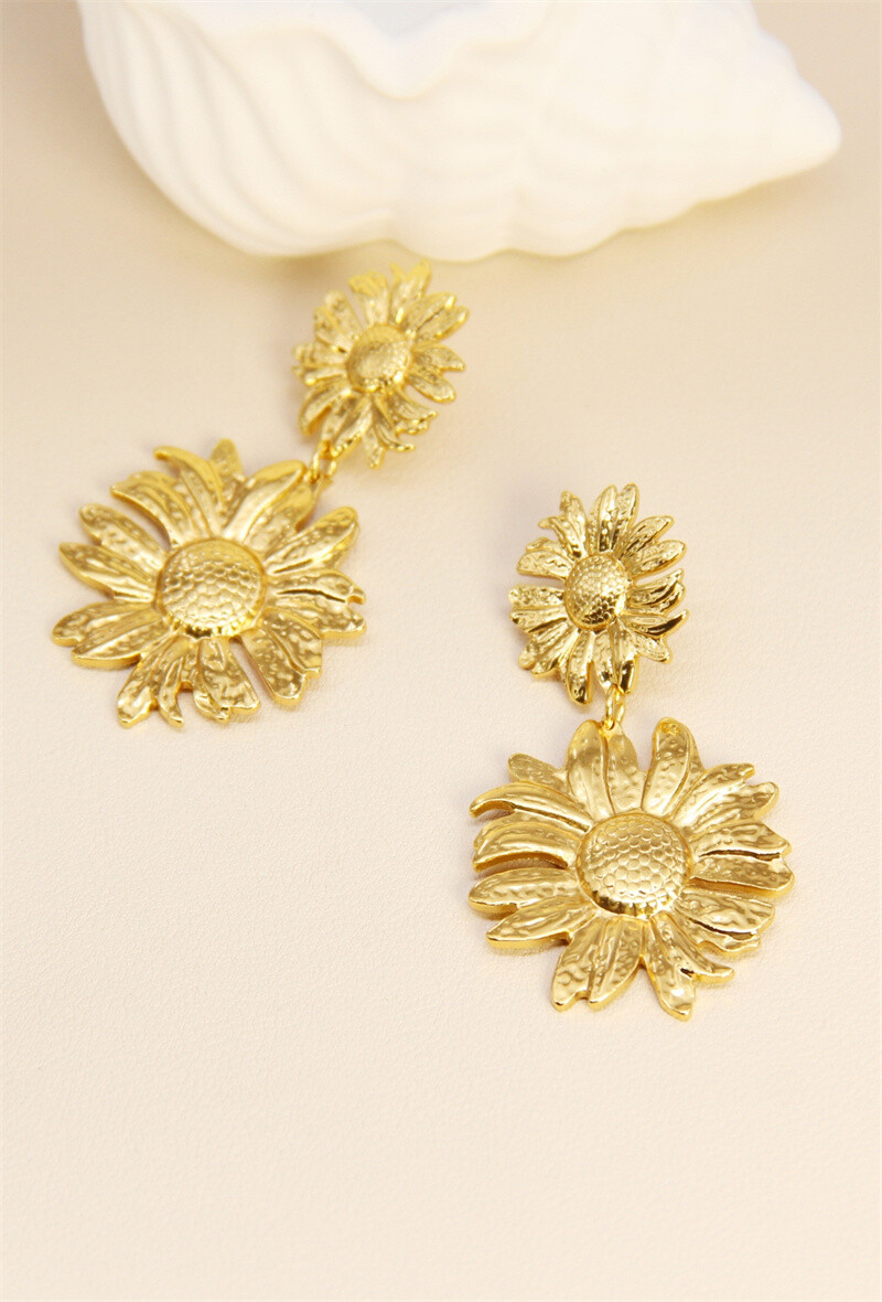 Grossiste Bellissima - Boucles d'Oreilles Fleur Pendante en Acier Inoxydable Élégantes