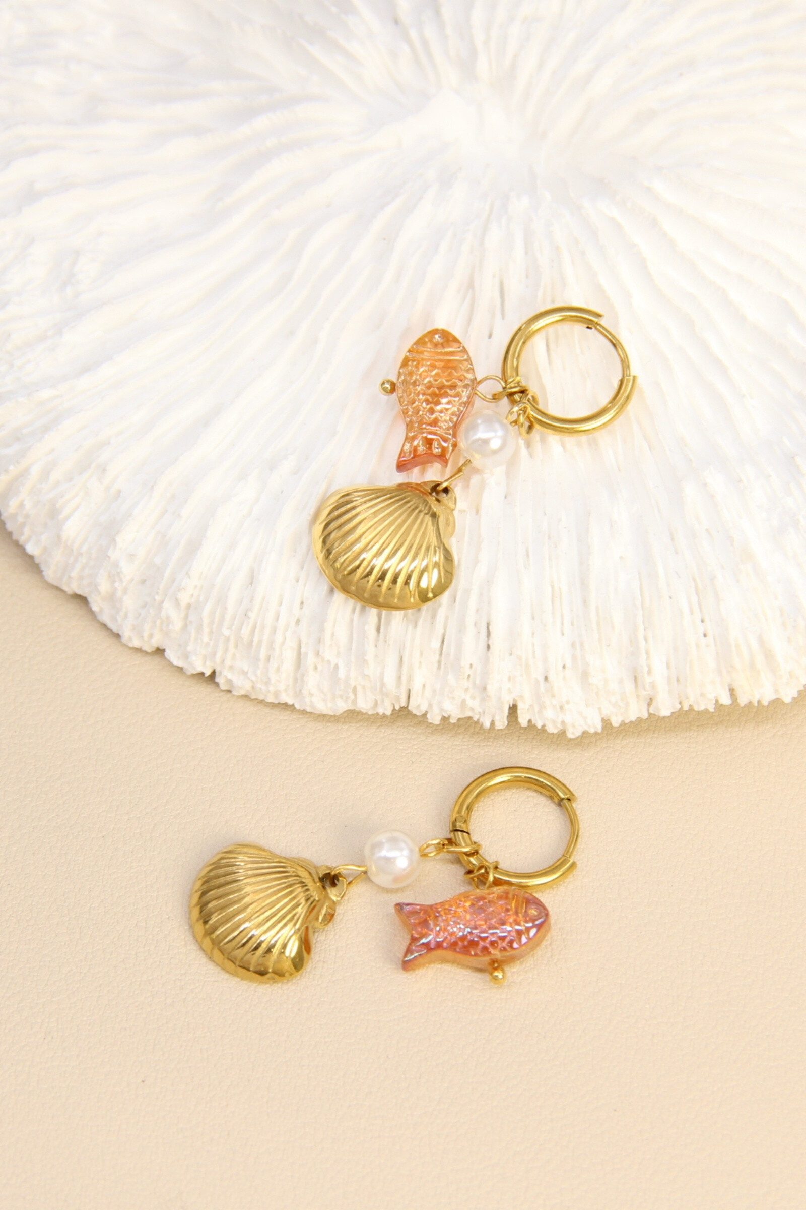 Grossiste Bellissima - Boucles d’oreilles coquillage & poisson émaillé