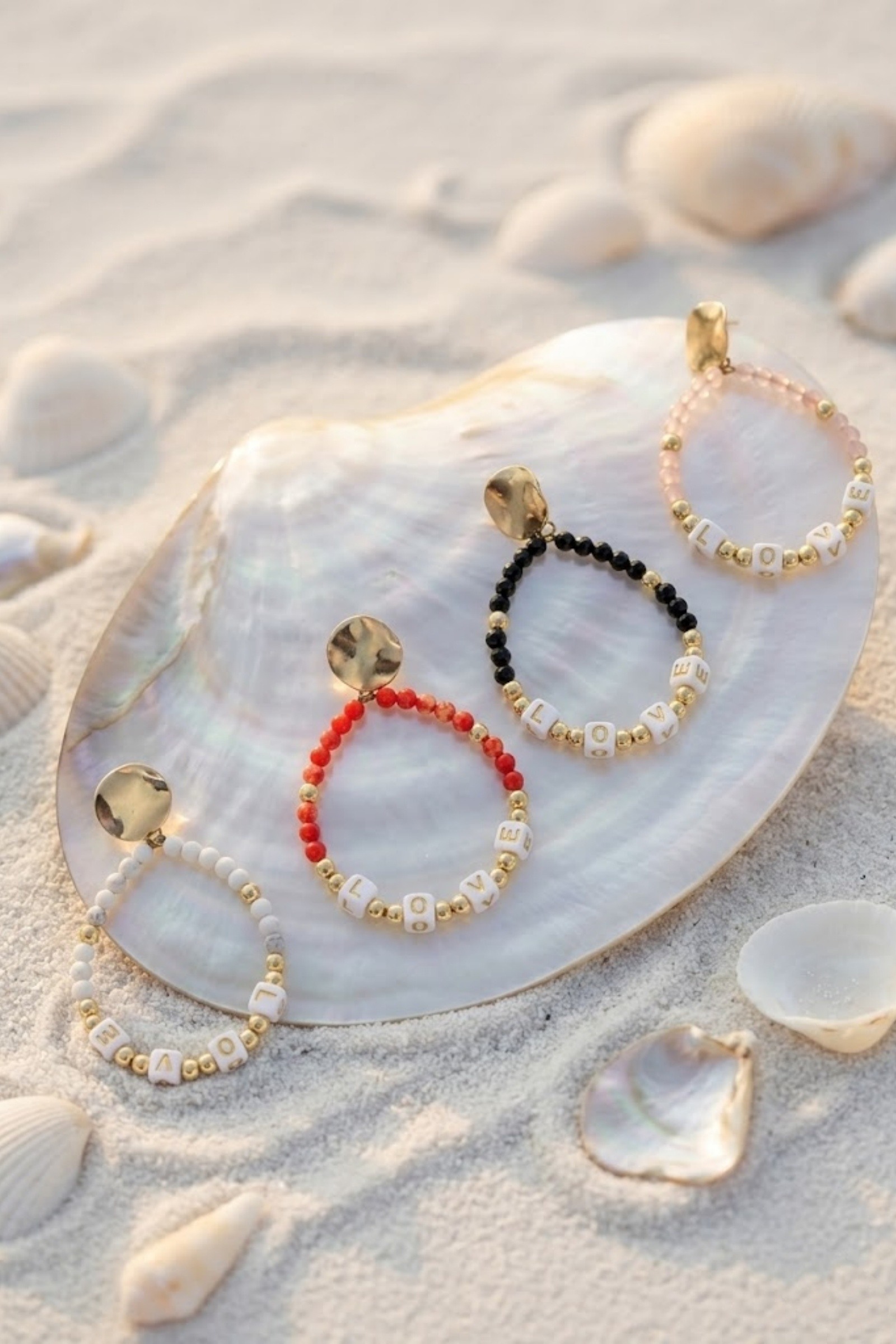 Mayorista Bellissima - Pendientes de Perlas LOVE – Estilo Moderno y Romántico