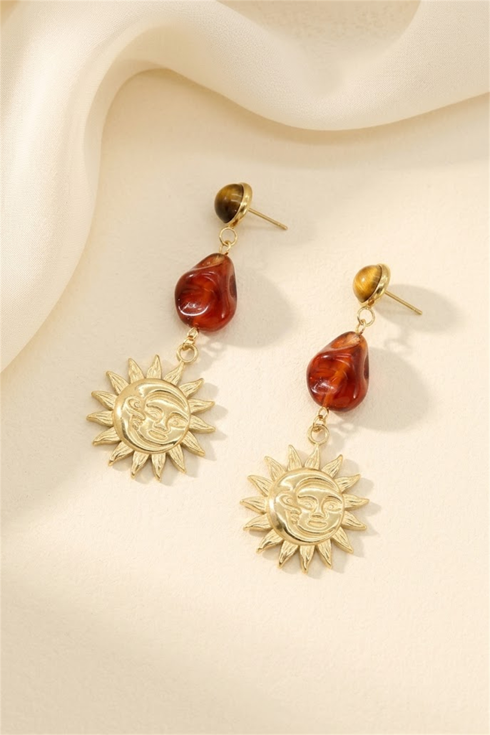 Grossiste Bellissima - Boucles d’oreilles soleil résine effet ambre acier inoxydable