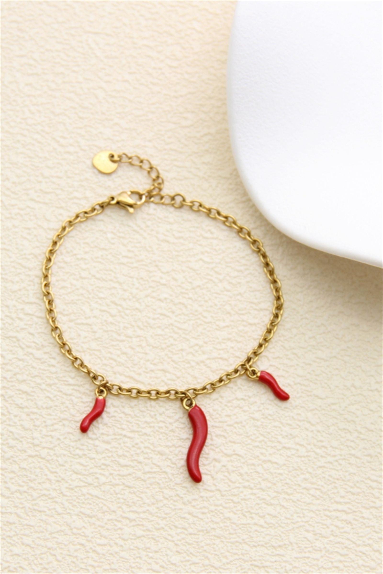 Grossiste Bellissima - Bracelet à charms piments rouges – Chaîne dorée